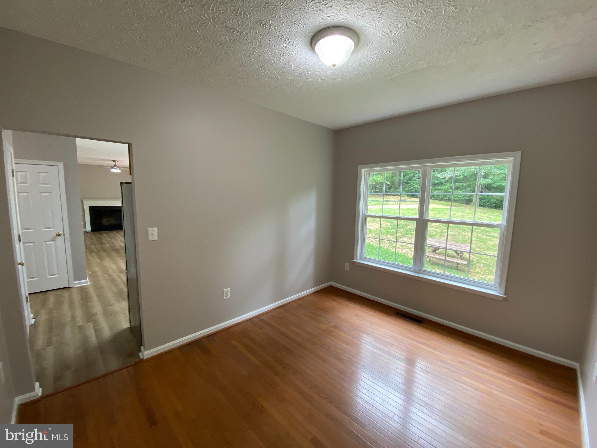 LAKE LAND OR - Residential Lease