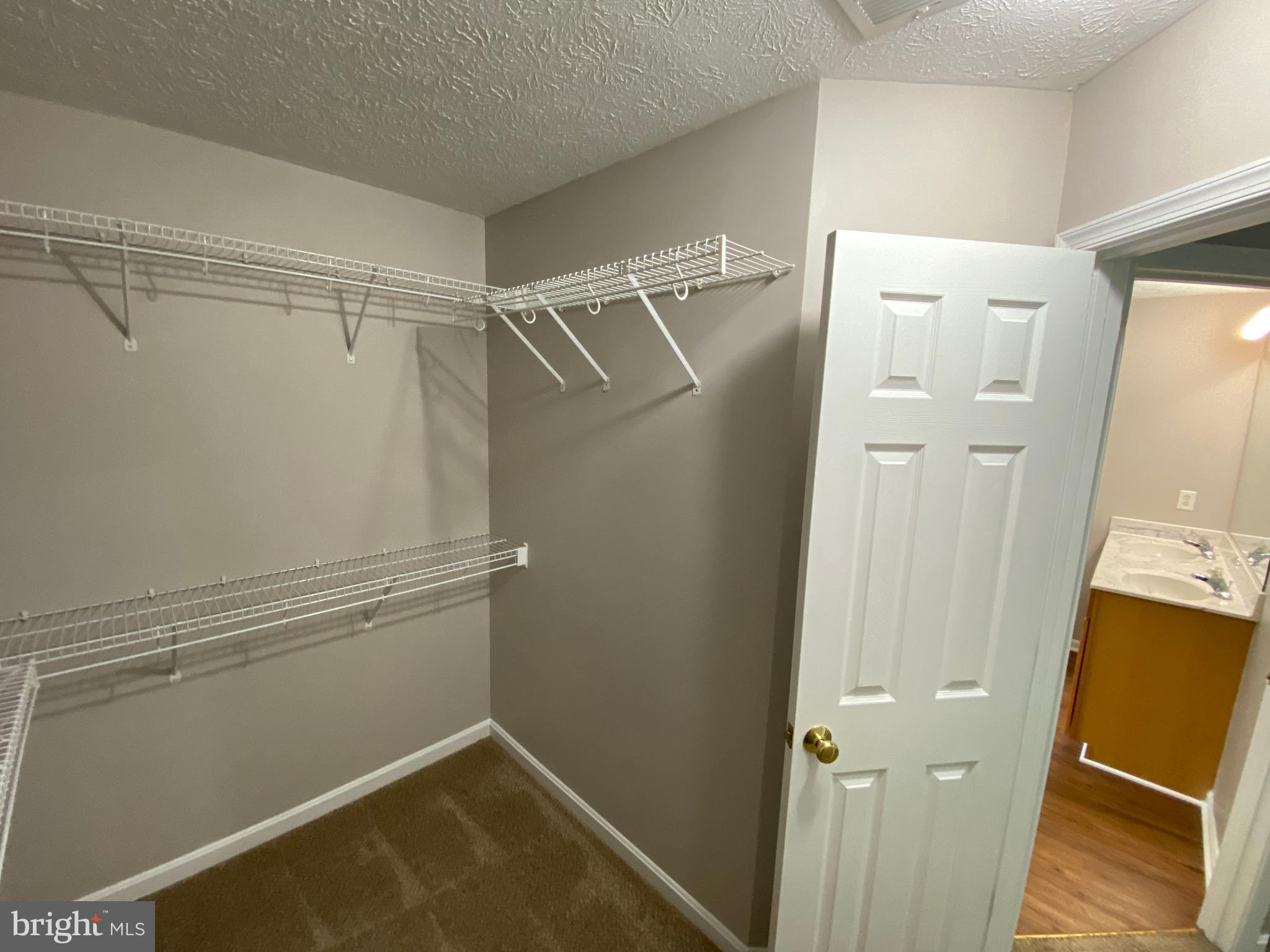 LAKE LAND OR - Residential Lease