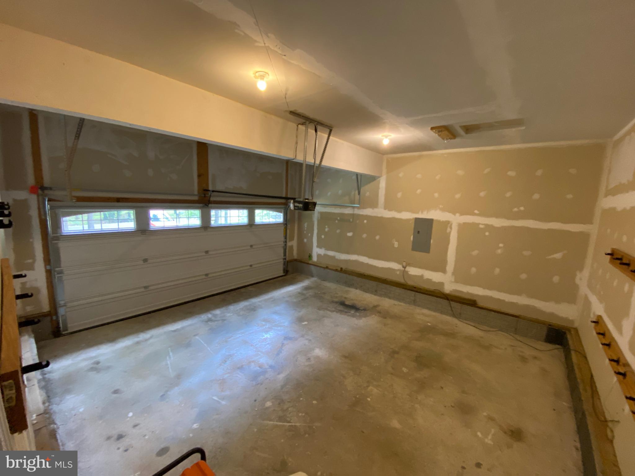 LAKE LAND OR - Residential Lease