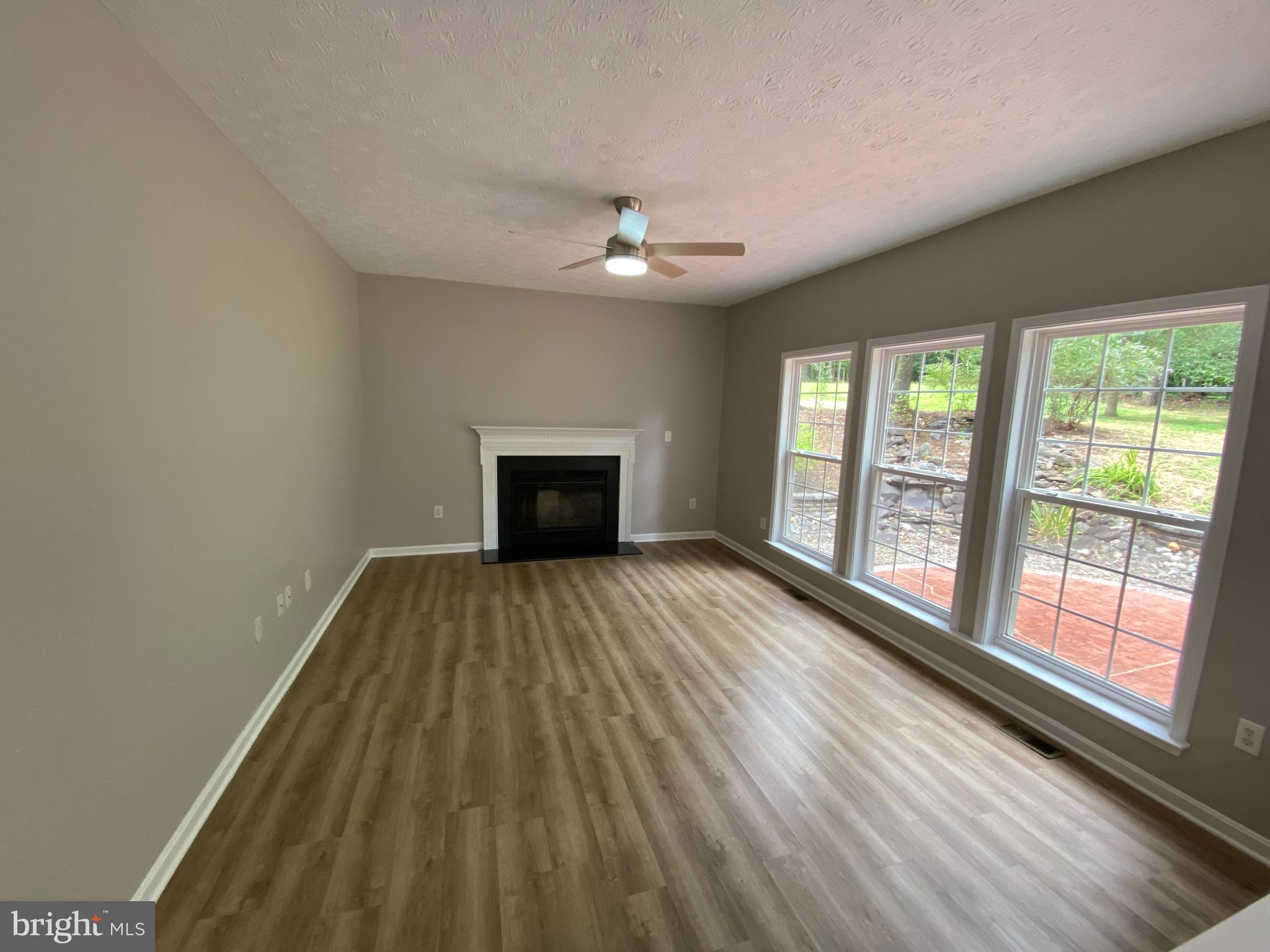 LAKE LAND OR - Residential Lease