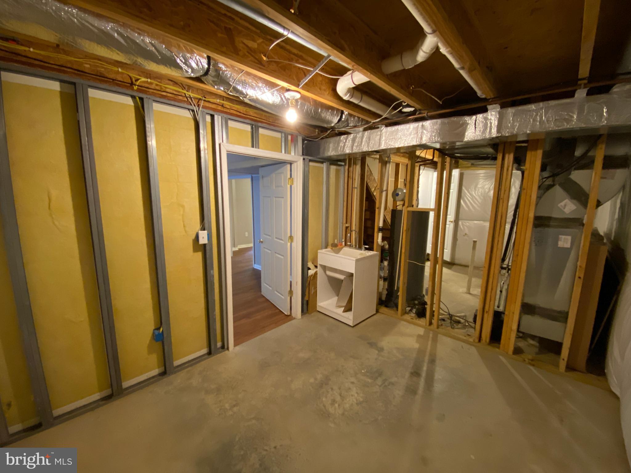 LAKE LAND OR - Residential Lease