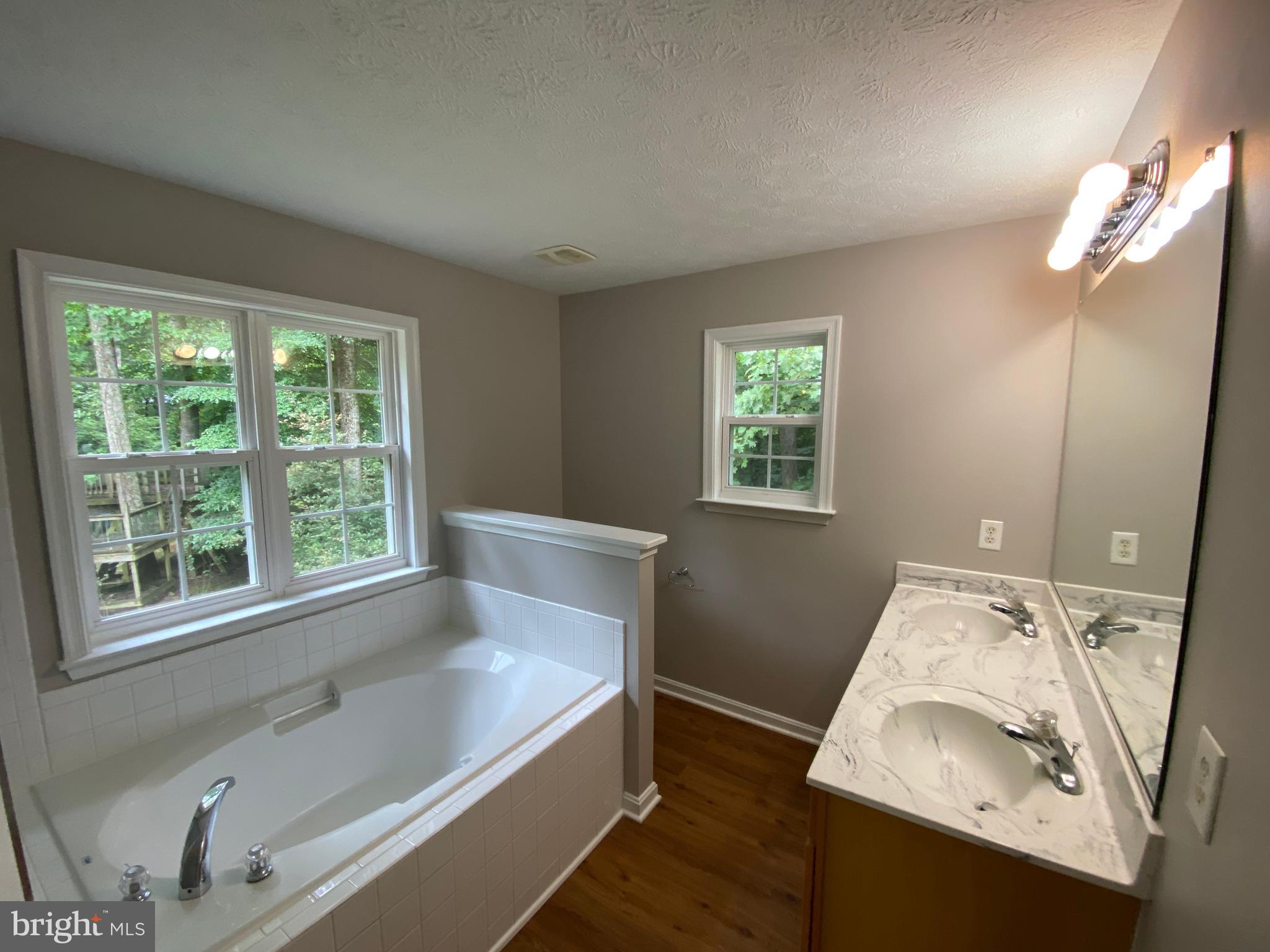 LAKE LAND OR - Residential Lease