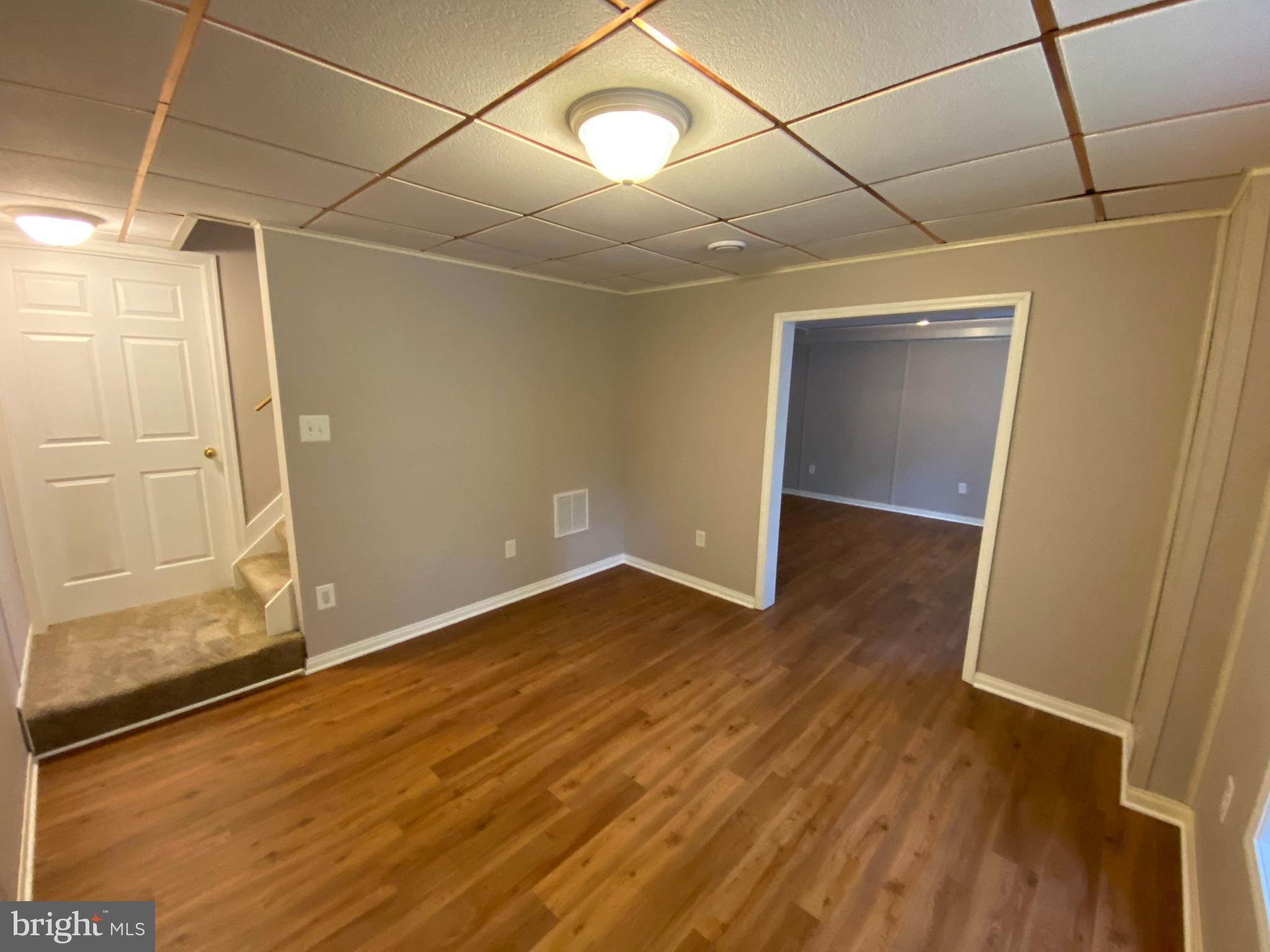 LAKE LAND OR - Residential Lease