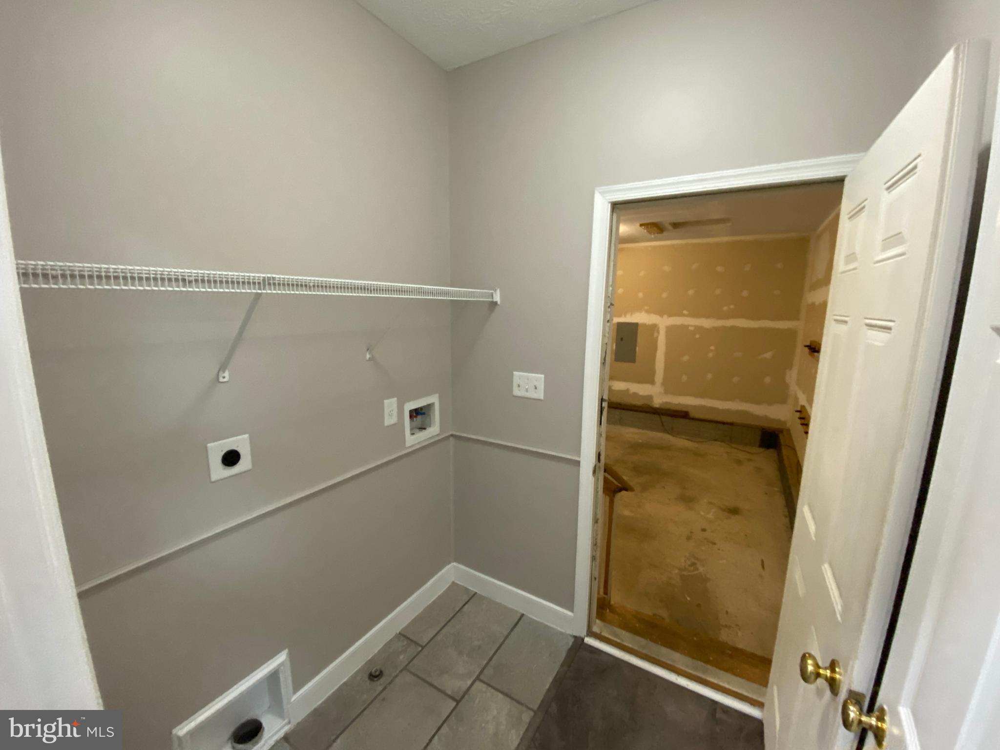 LAKE LAND OR - Residential Lease