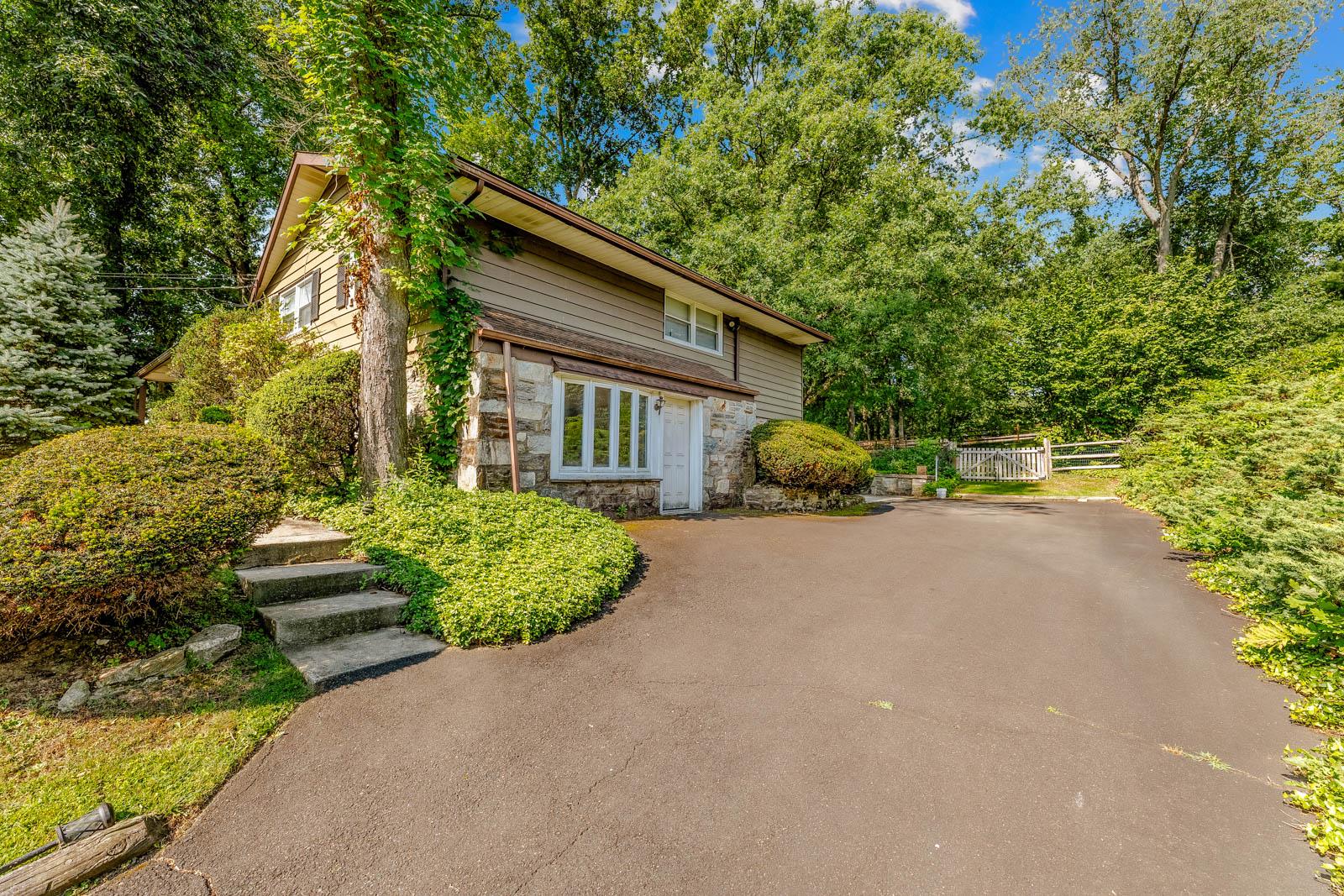 552 CARDINAL DR