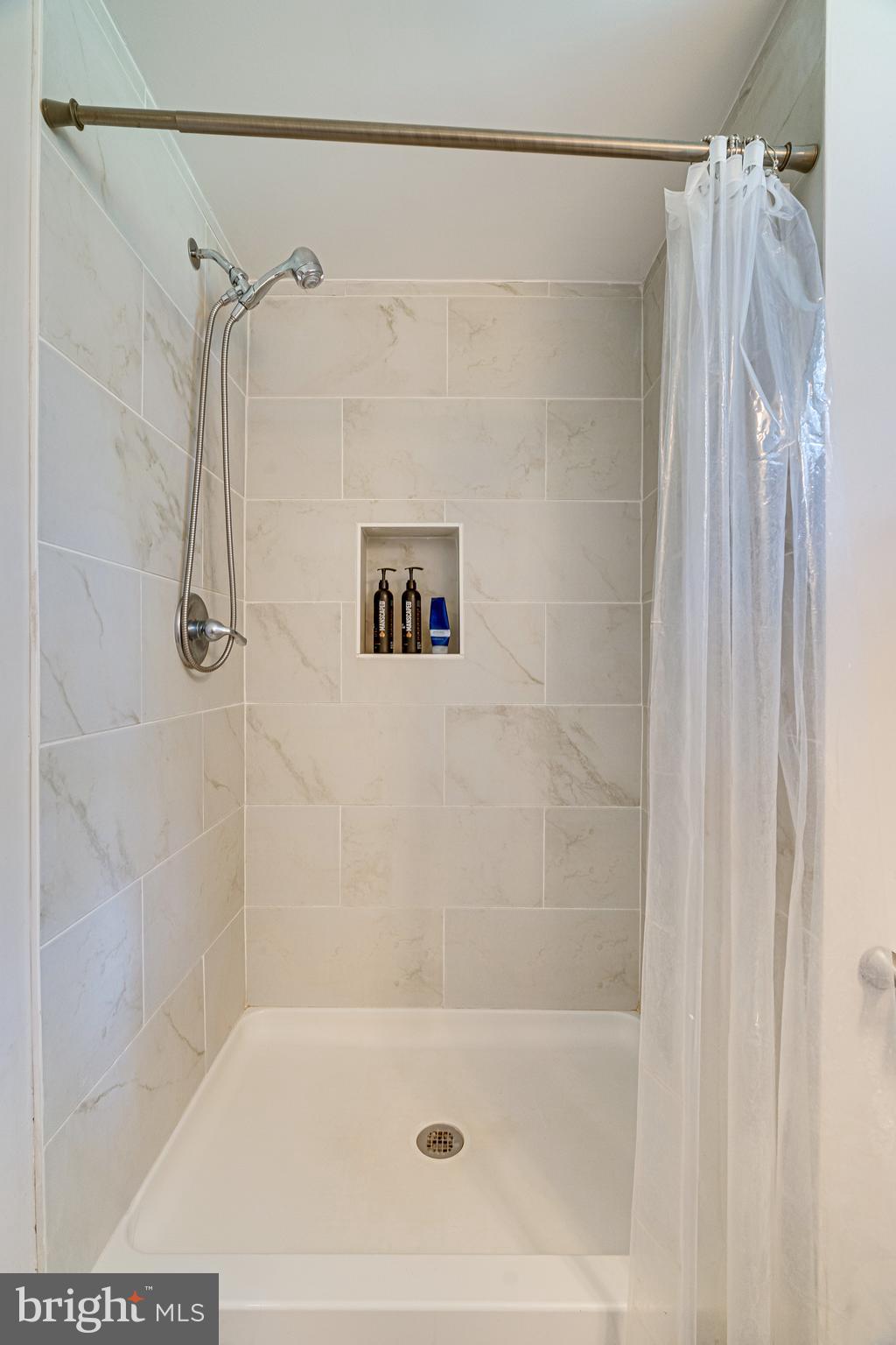 RAMBLEWOOD - Residential Lease