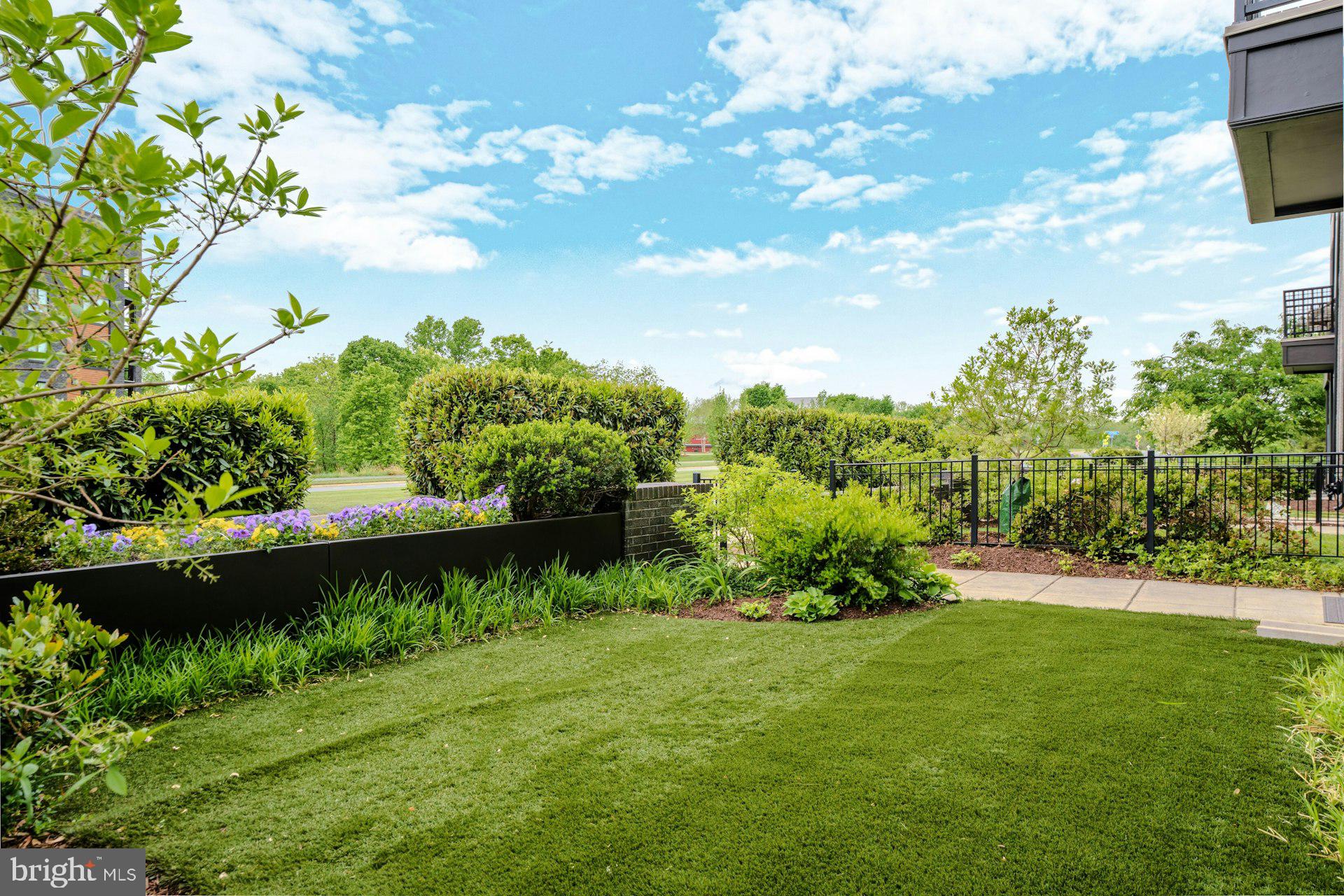 ONE LOUDOUN - Residential