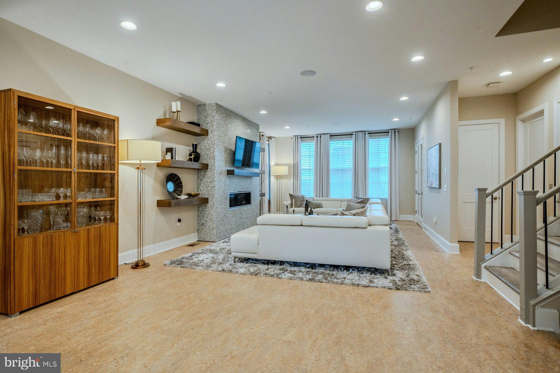 ONE LOUDOUN - Residential