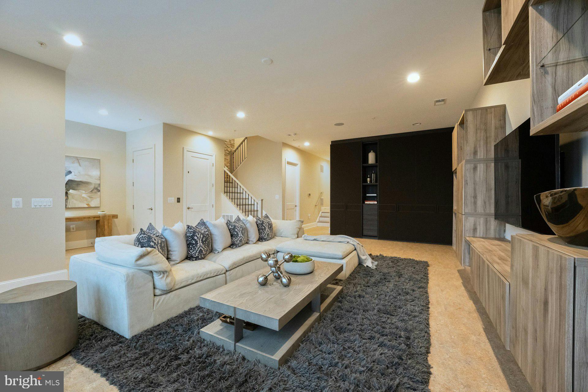 ONE LOUDOUN - Residential