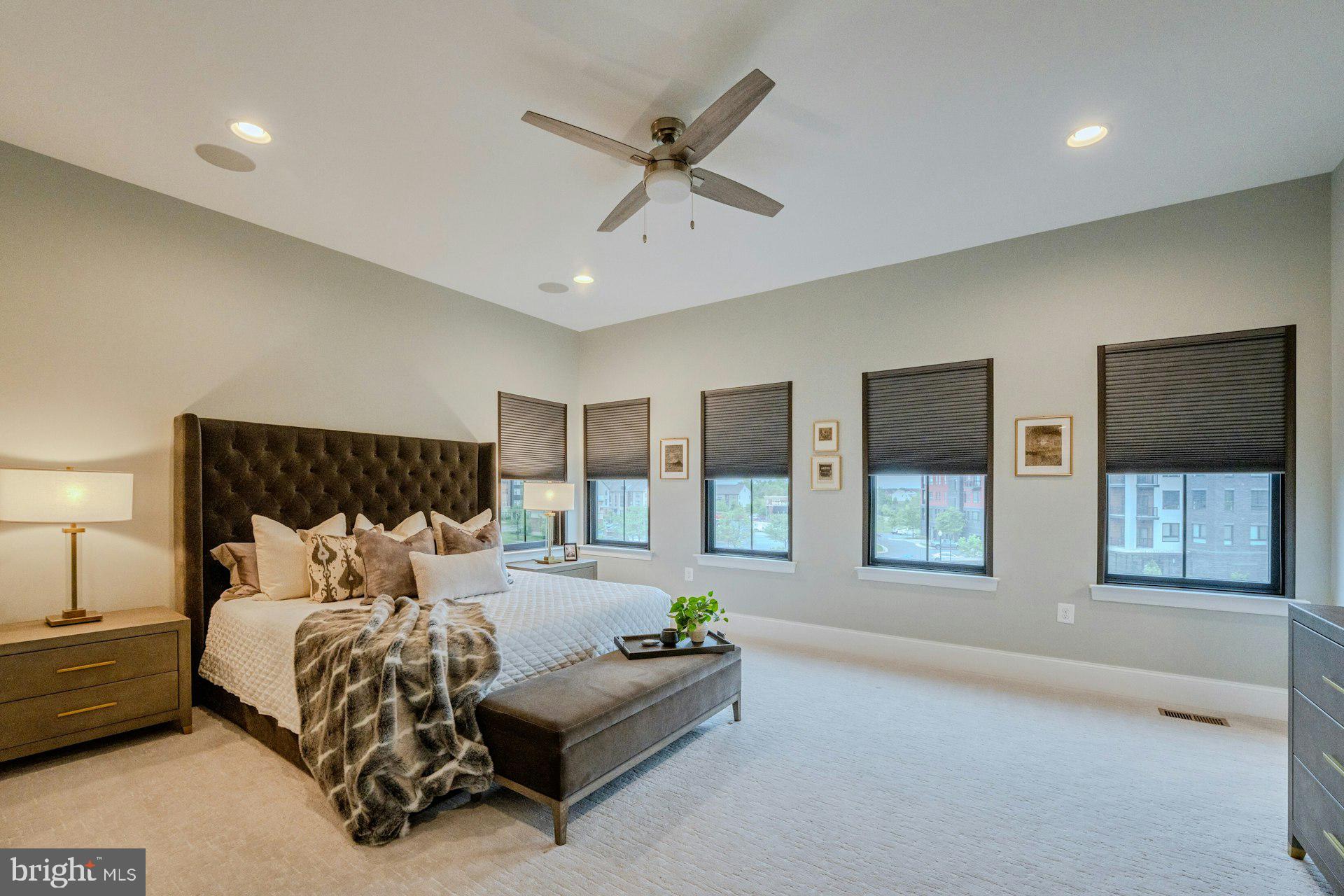 ONE LOUDOUN - Residential