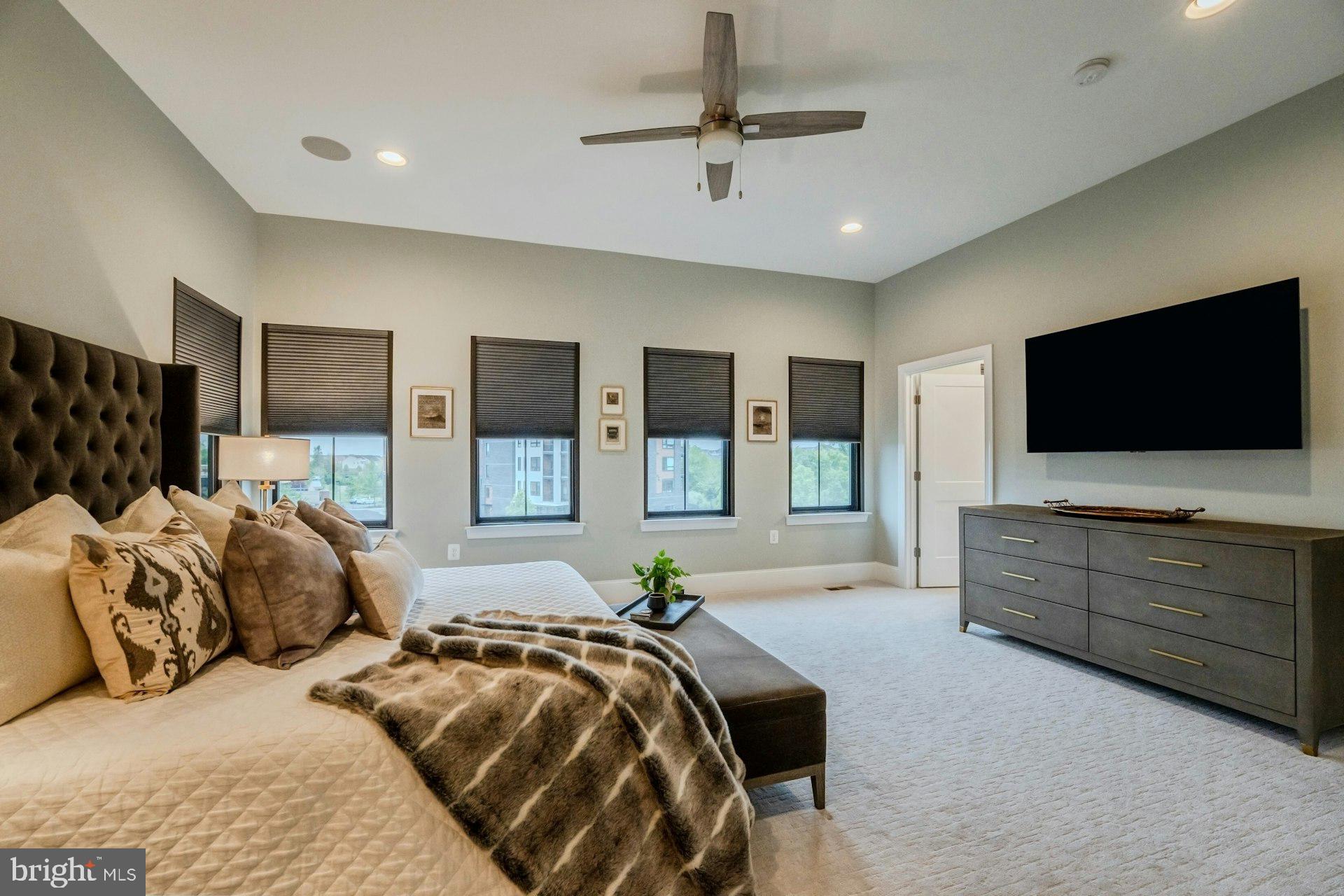 ONE LOUDOUN - Residential