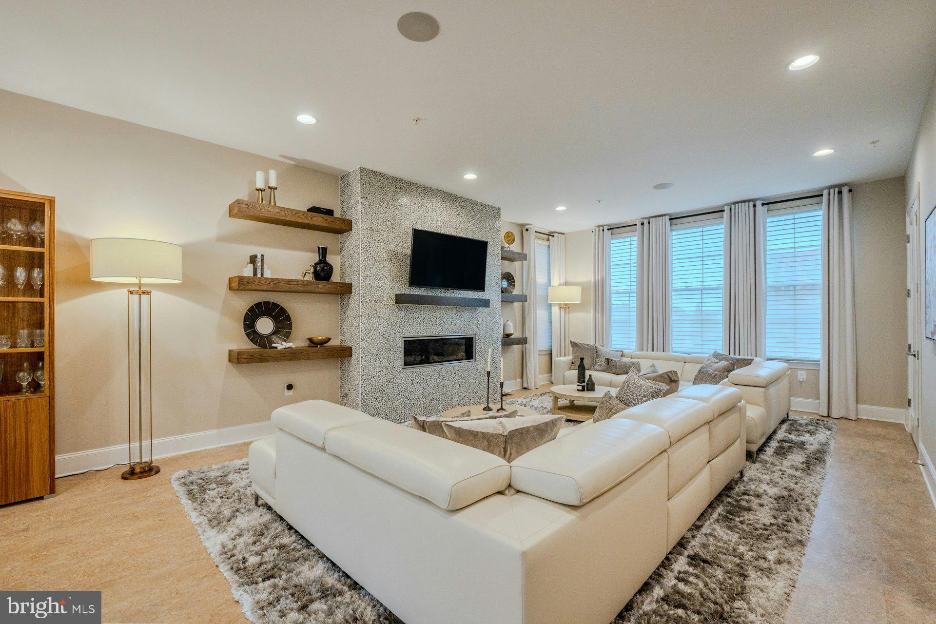 ONE LOUDOUN - Residential