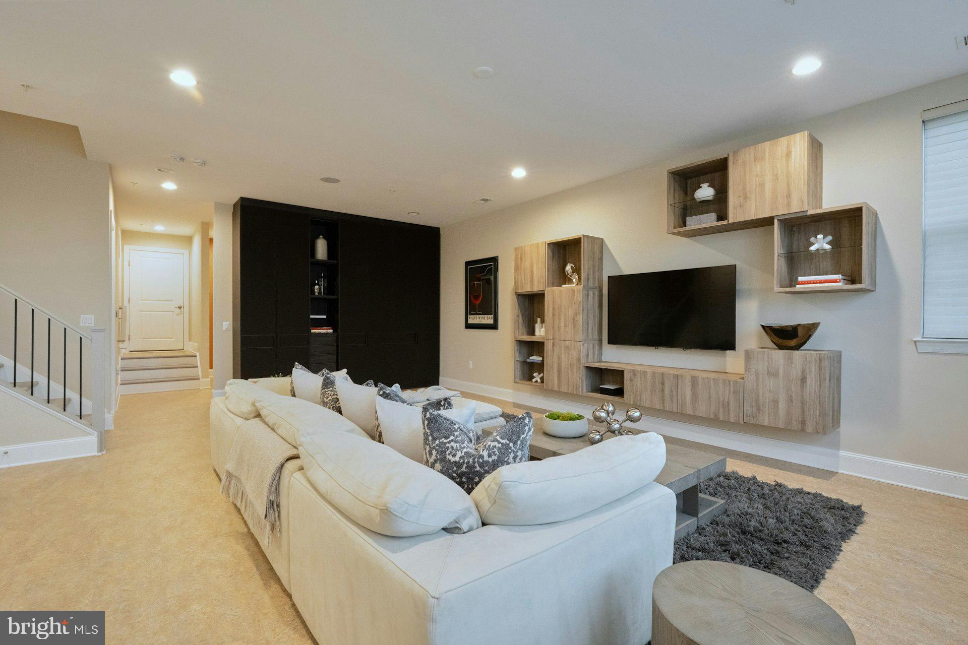 ONE LOUDOUN - Residential