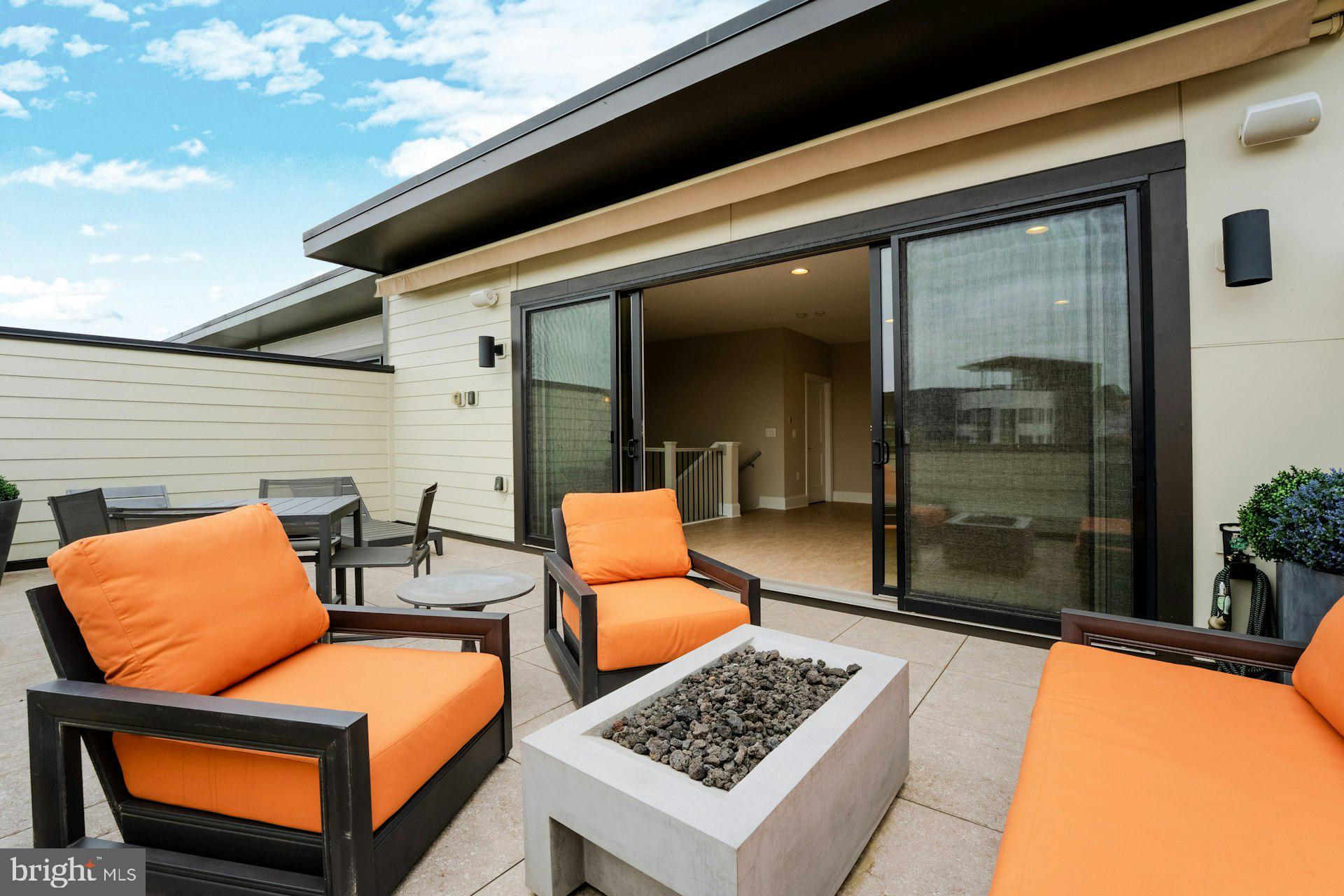 ONE LOUDOUN - Residential