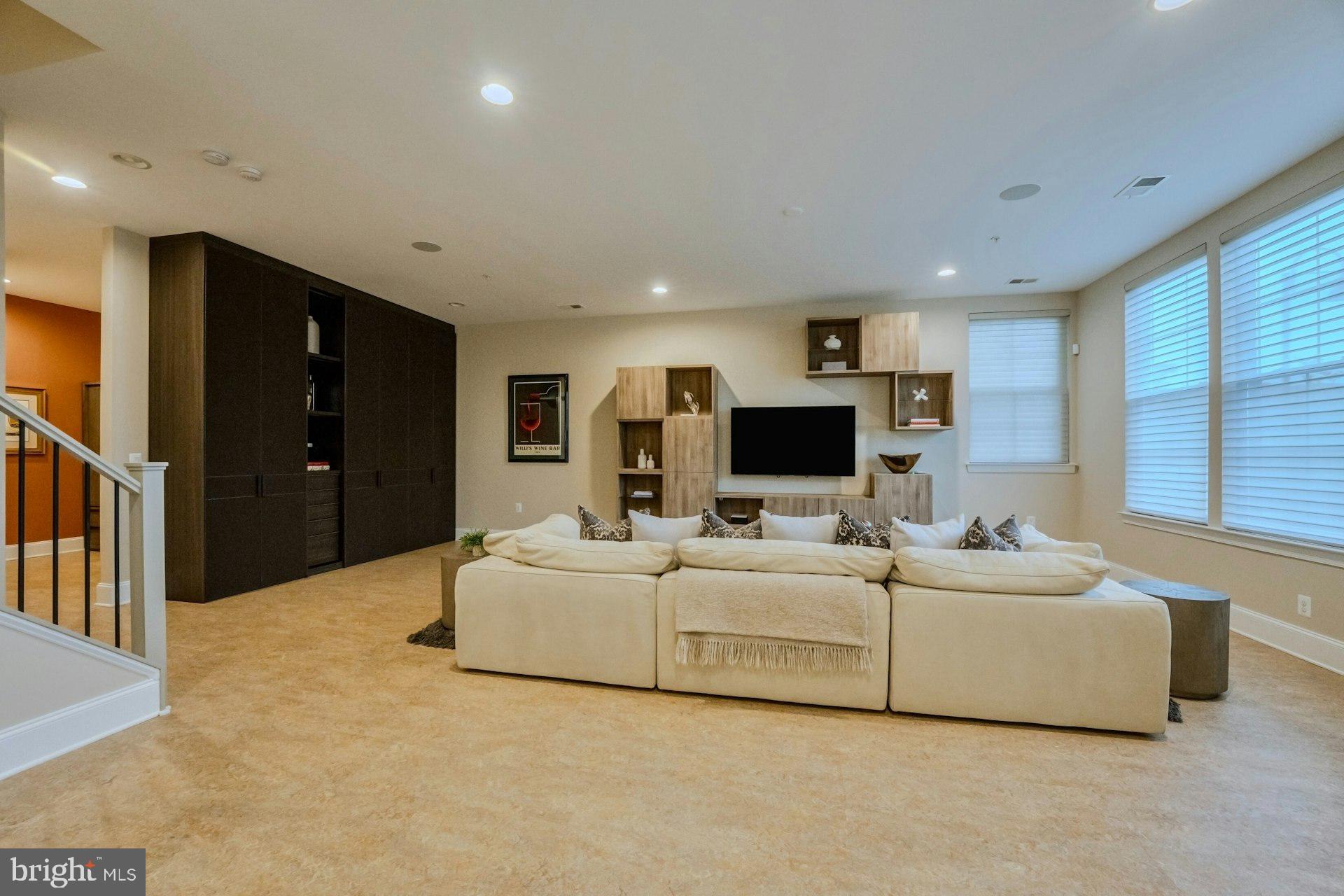 ONE LOUDOUN - Residential
