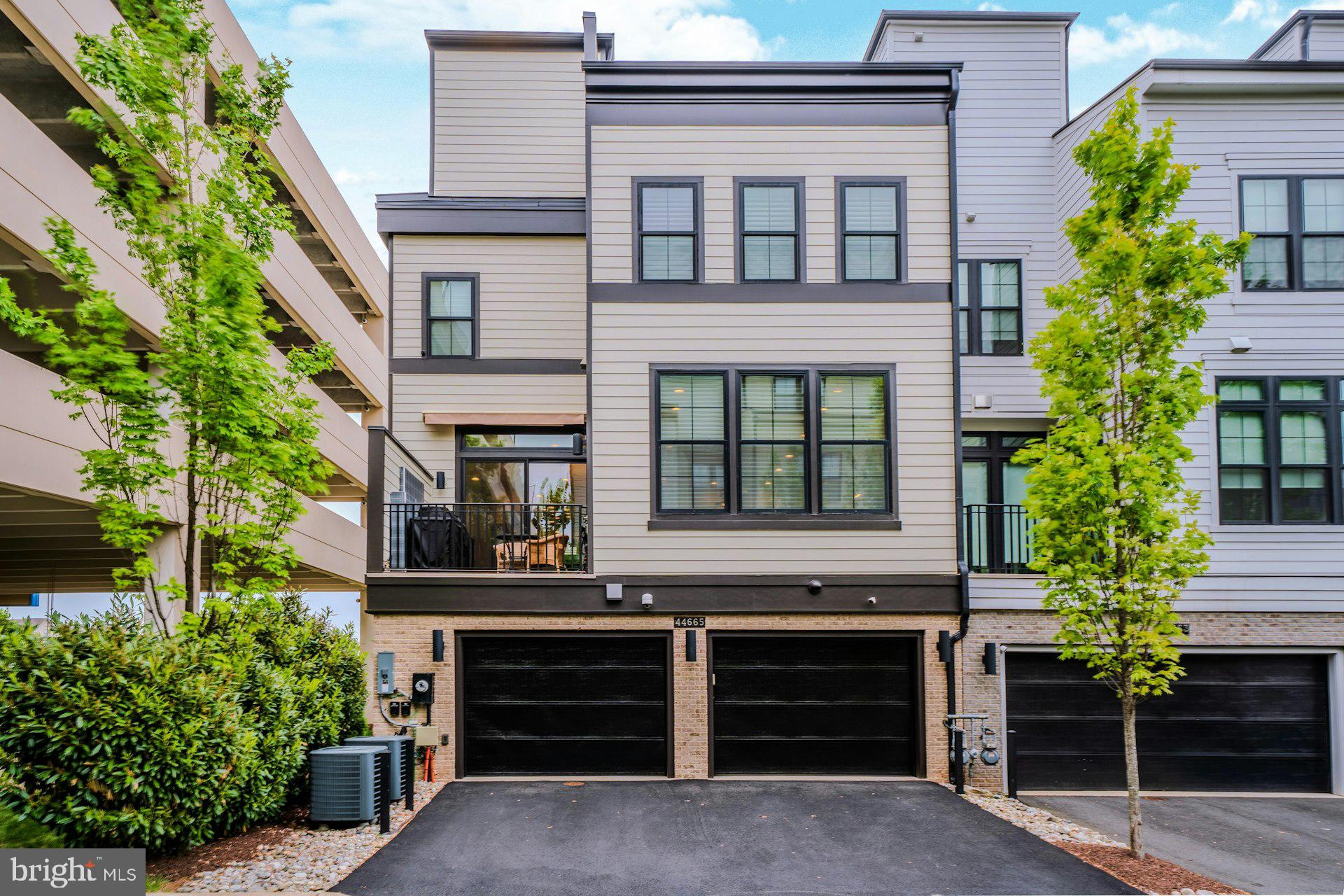ONE LOUDOUN - Residential