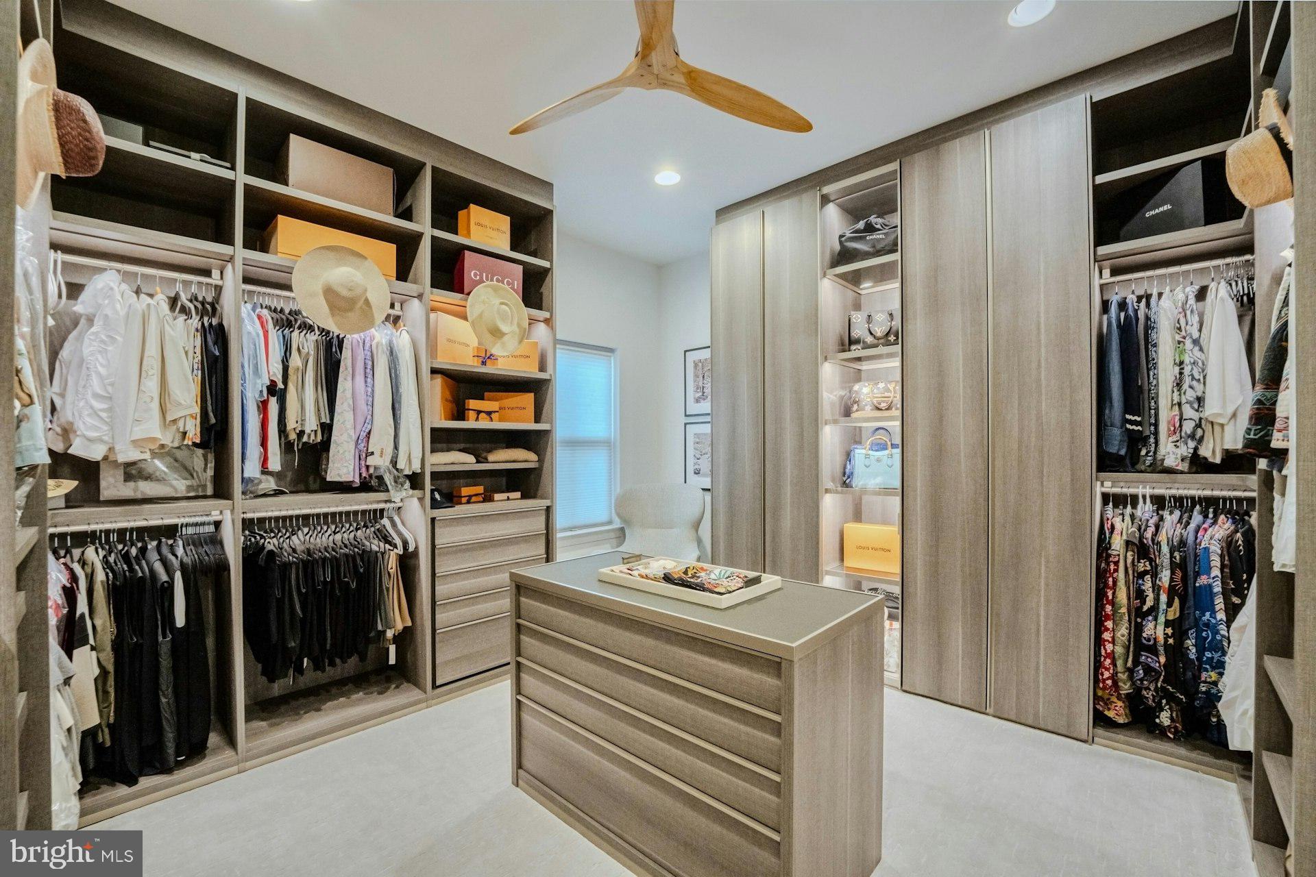 ONE LOUDOUN - Residential