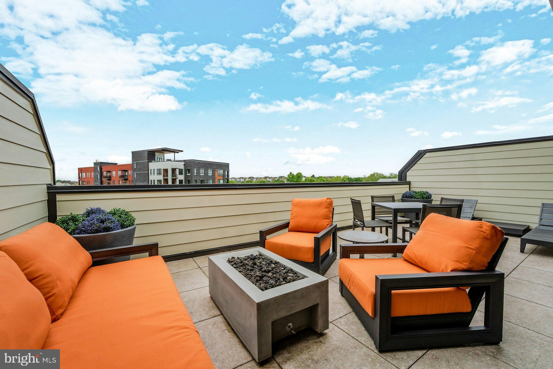 ONE LOUDOUN - Residential