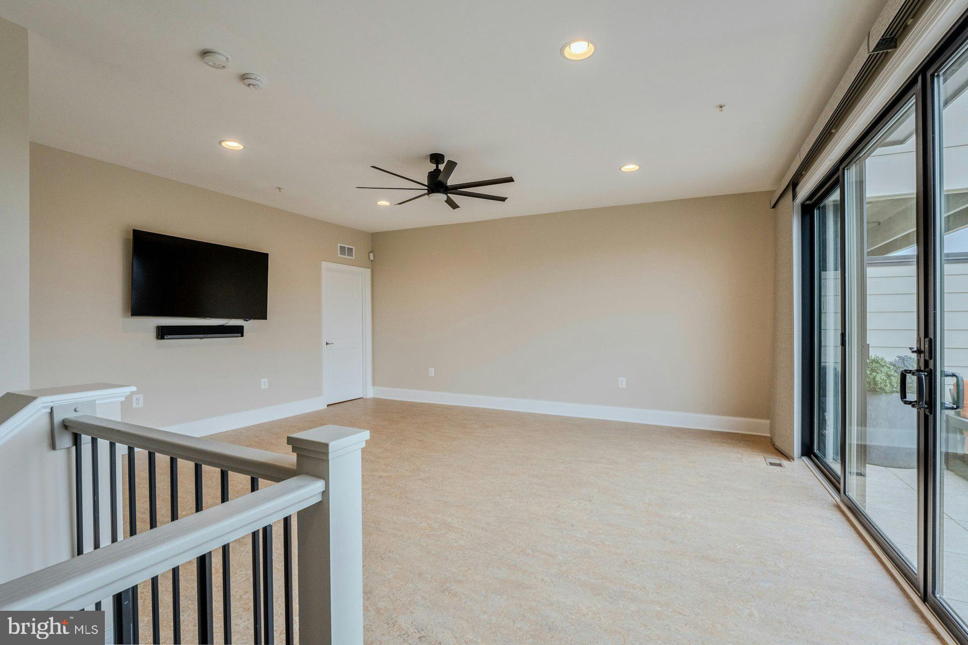ONE LOUDOUN - Residential
