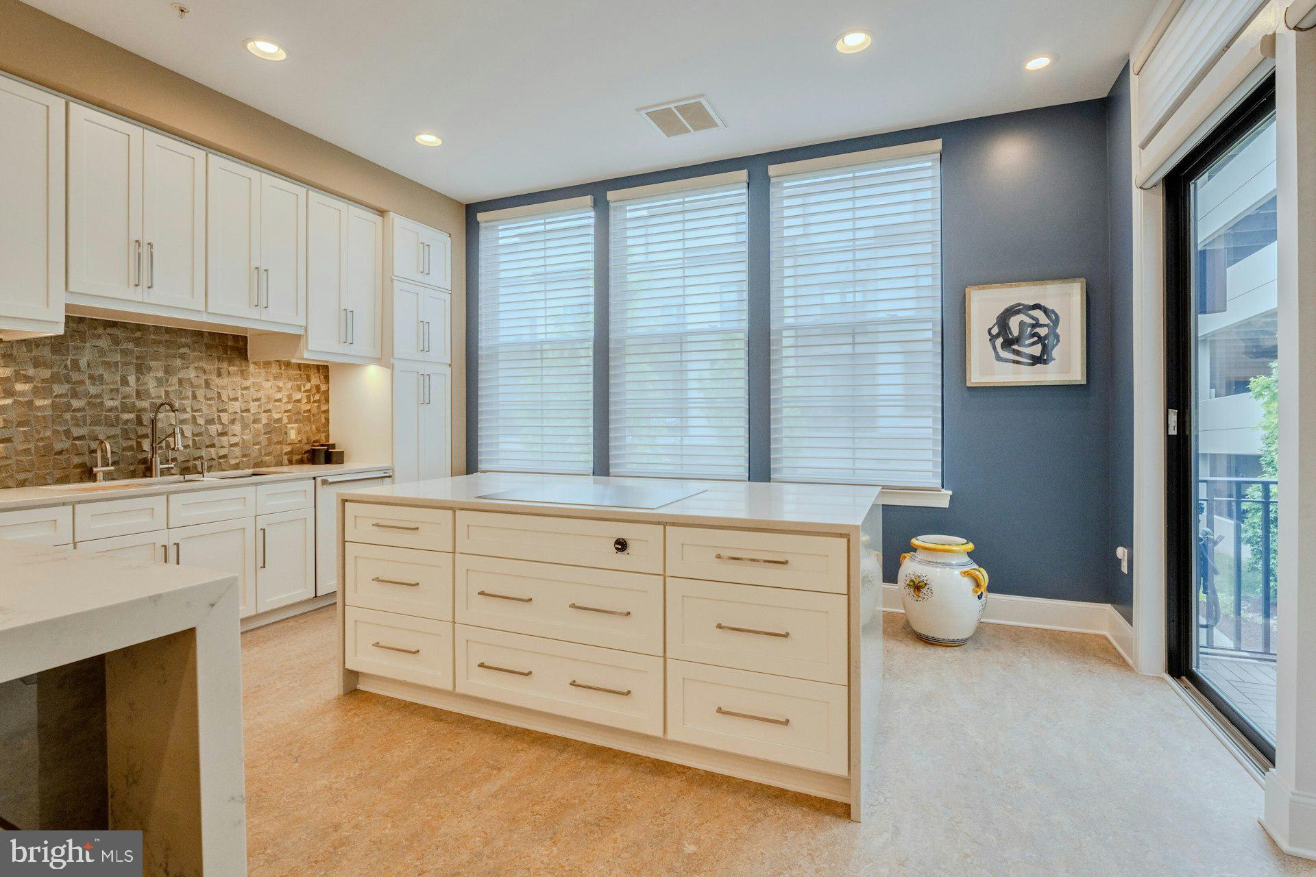 ONE LOUDOUN - Residential