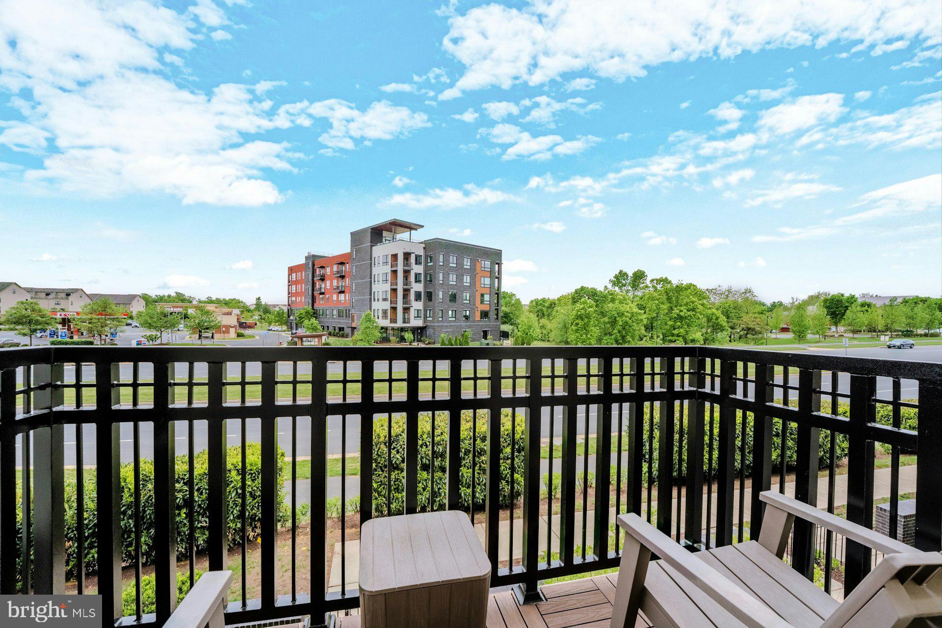 ONE LOUDOUN - Residential
