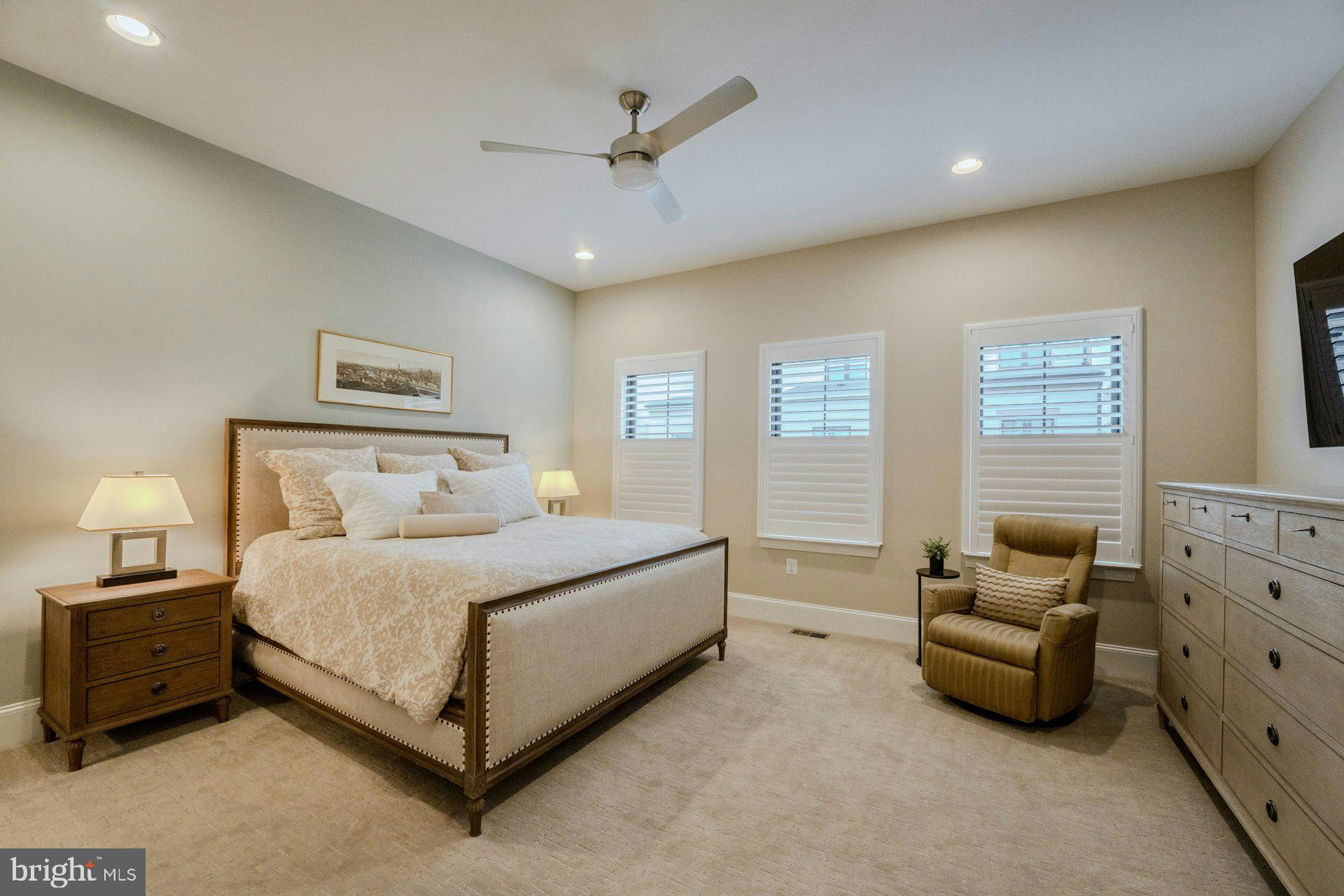 ONE LOUDOUN - Residential