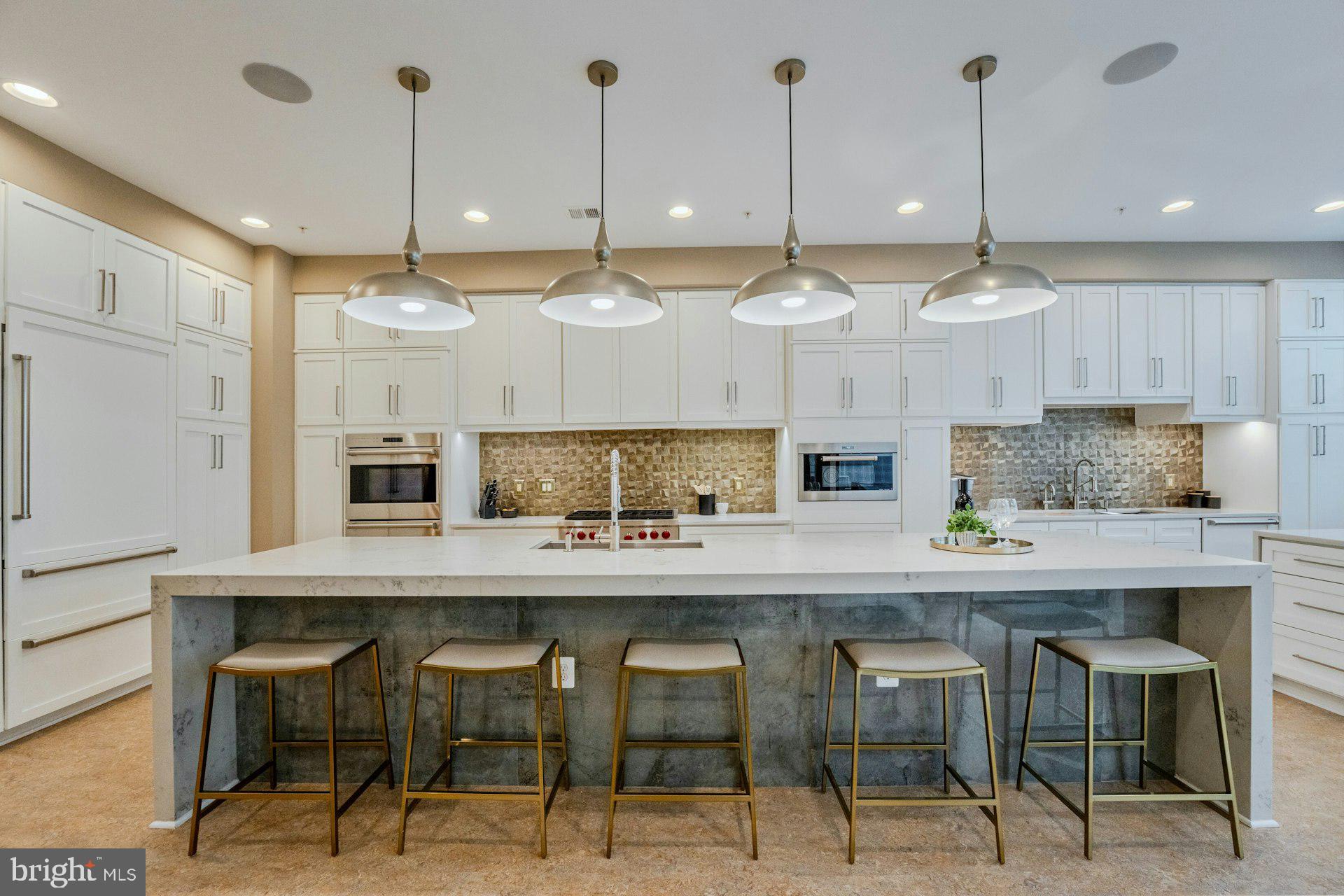 ONE LOUDOUN - Residential