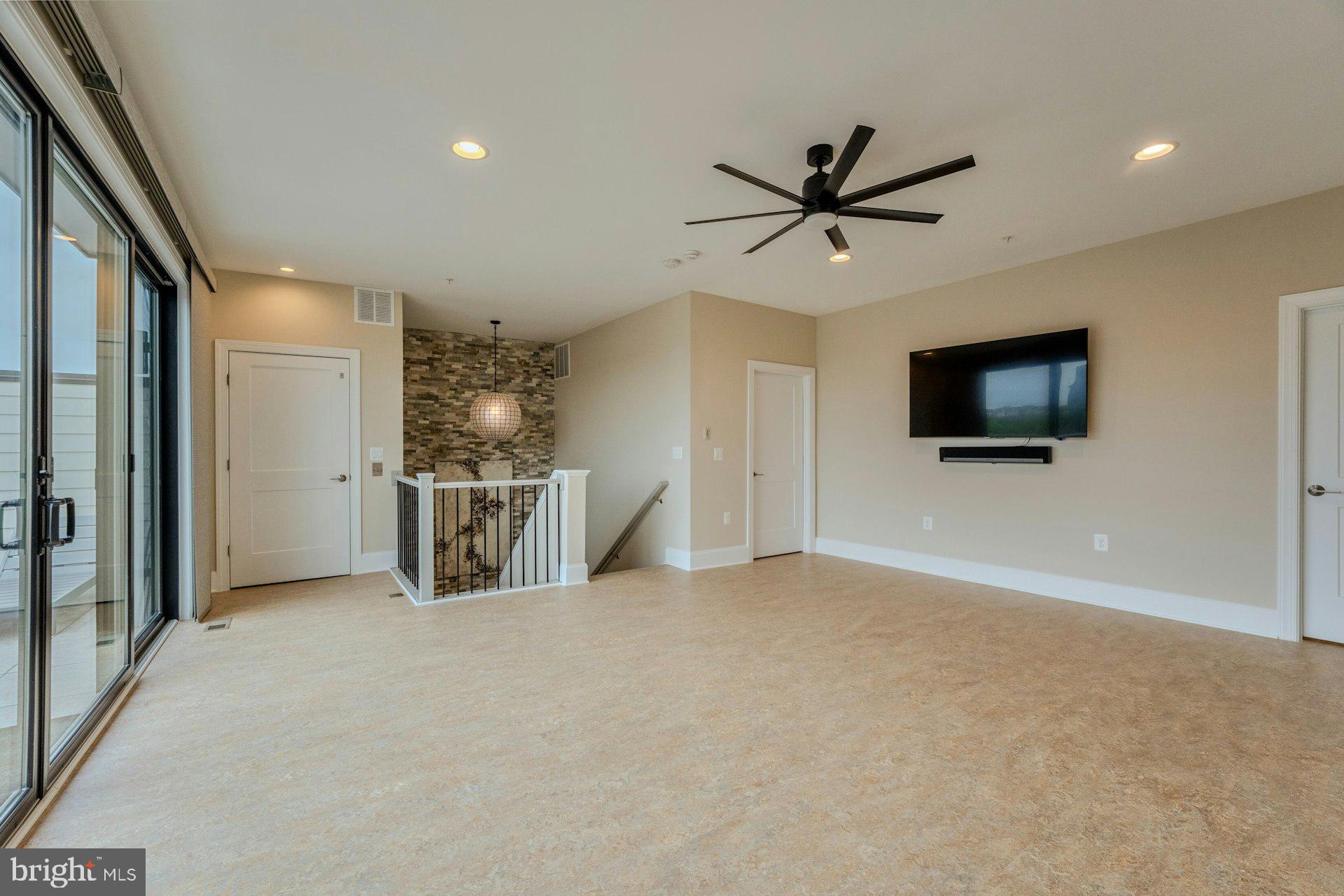 ONE LOUDOUN - Residential
