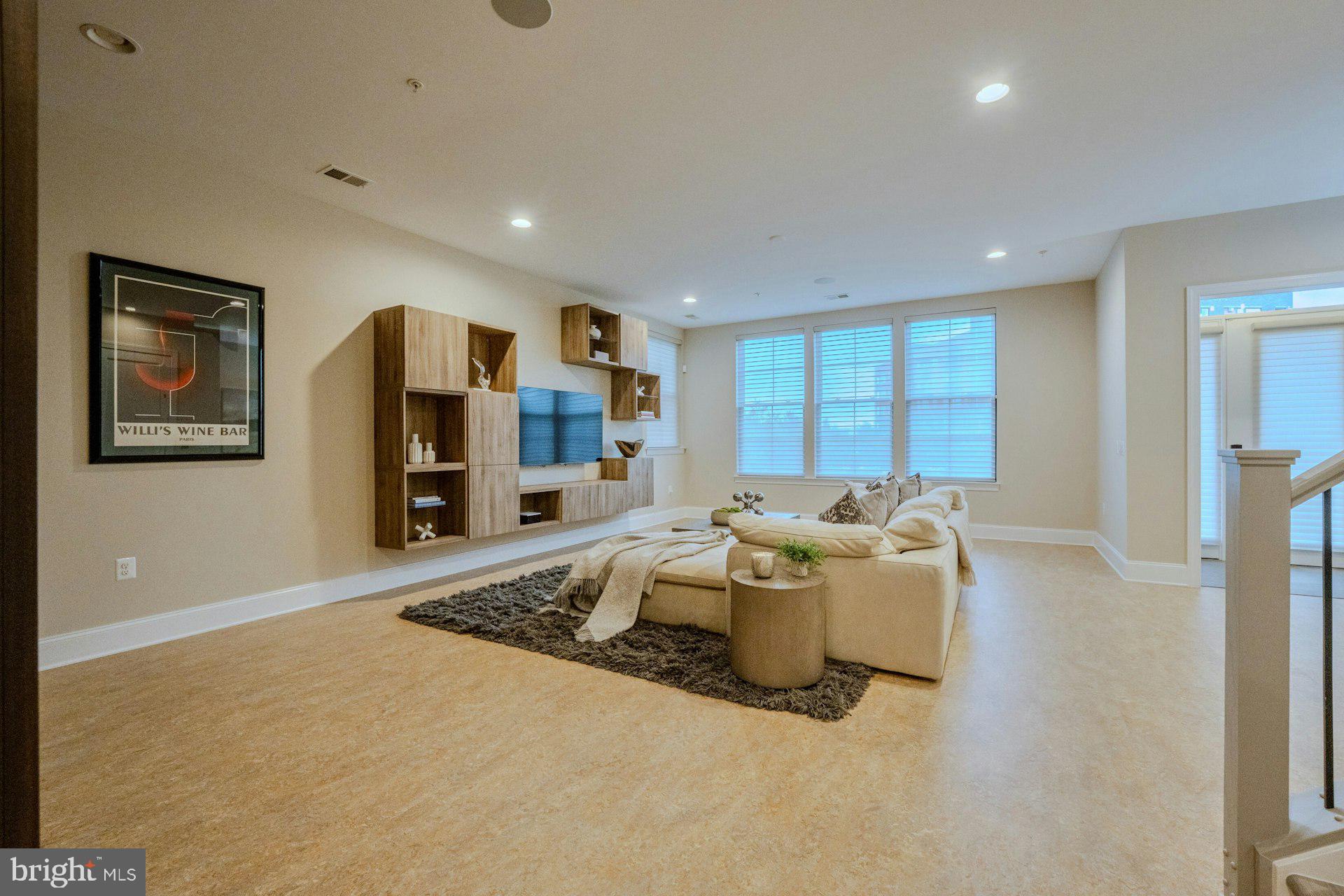 ONE LOUDOUN - Residential