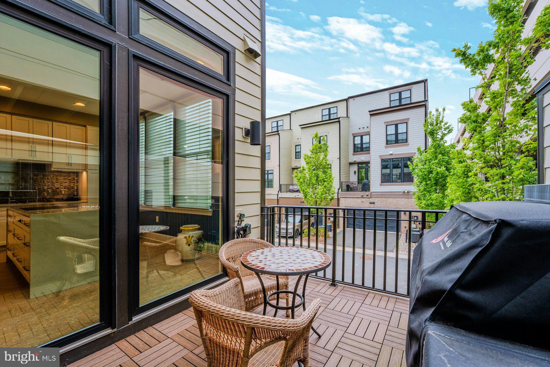 ONE LOUDOUN - Residential