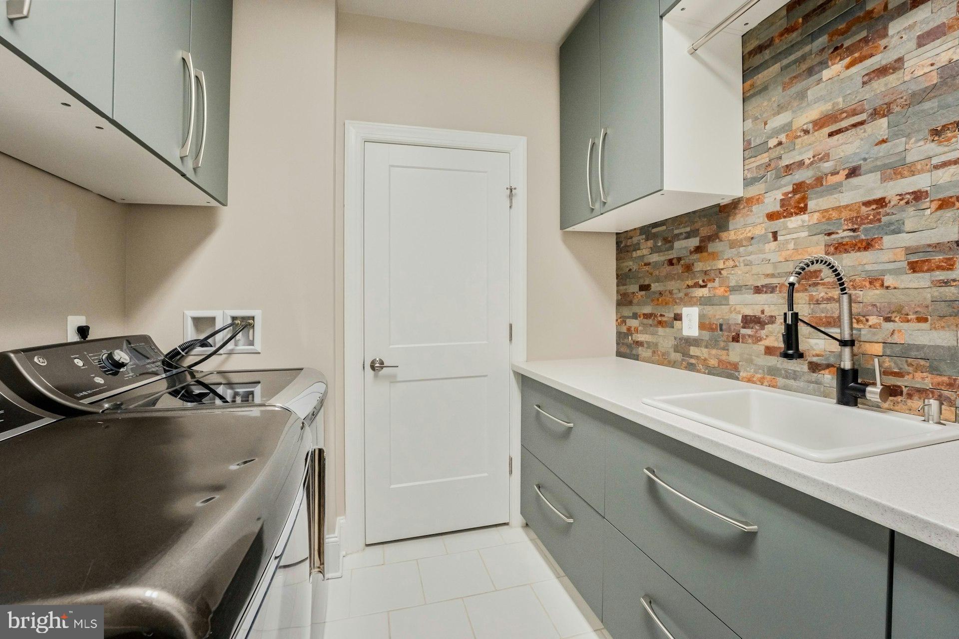 ONE LOUDOUN - Residential