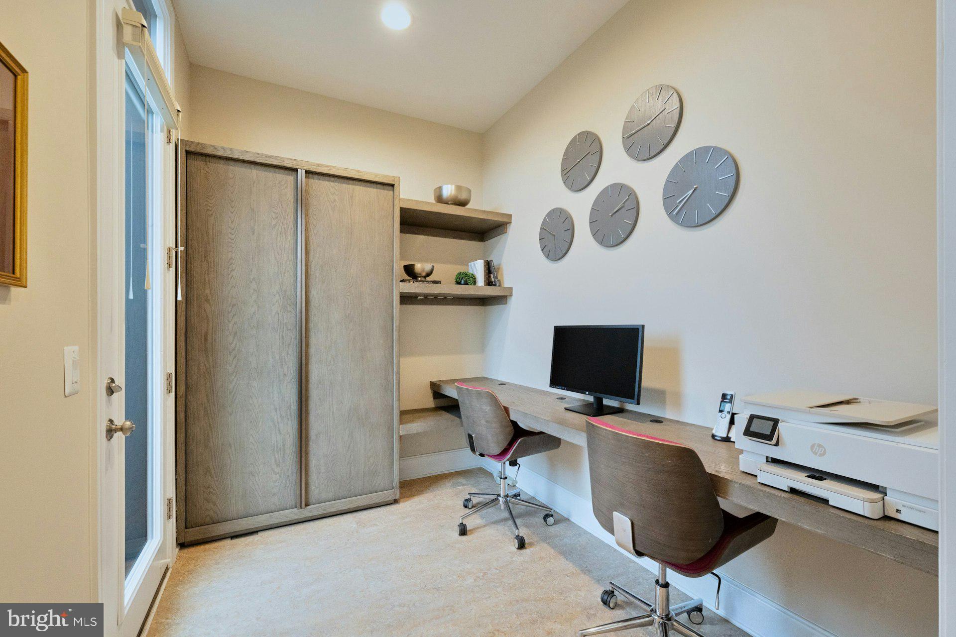 ONE LOUDOUN - Residential