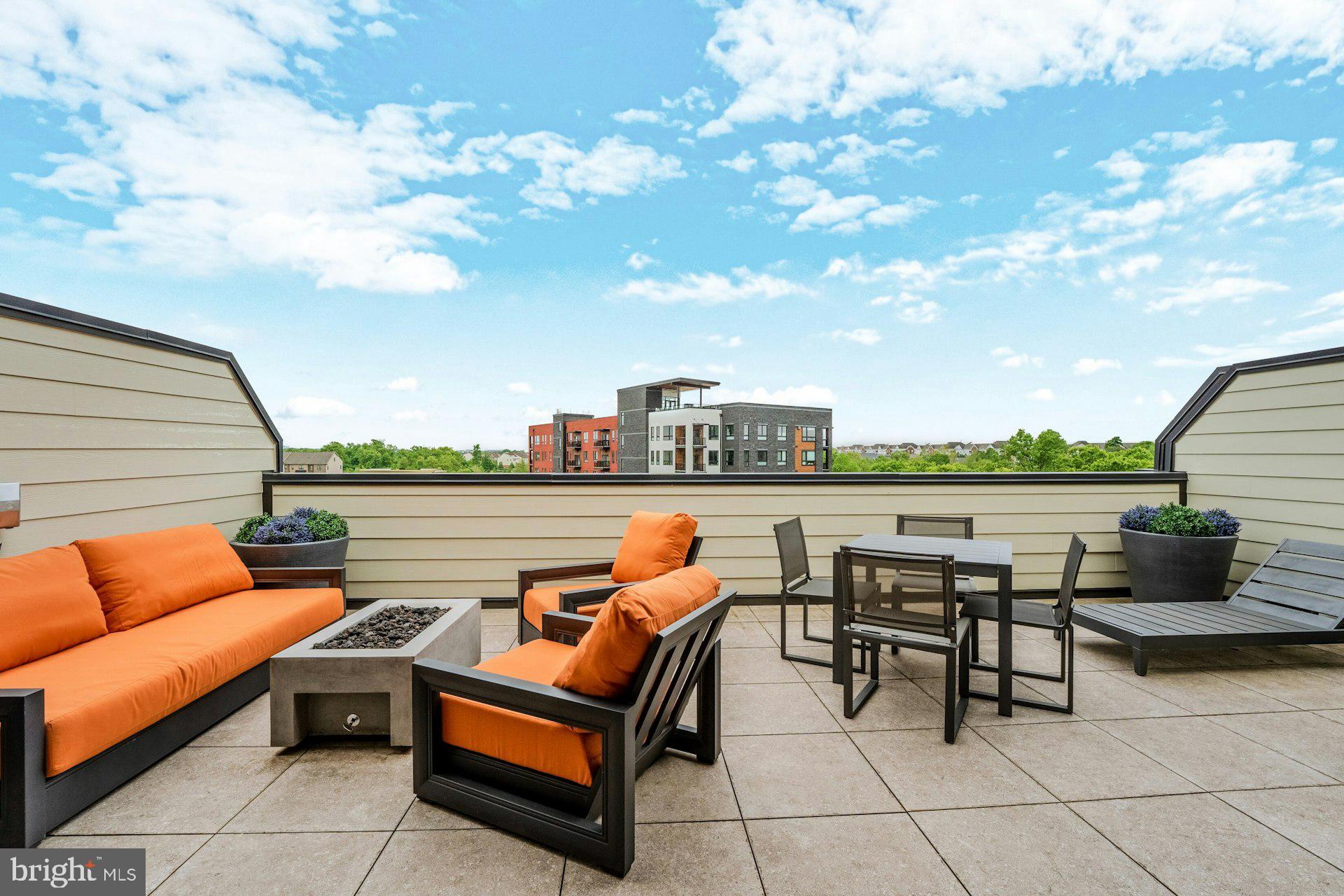 ONE LOUDOUN - Residential