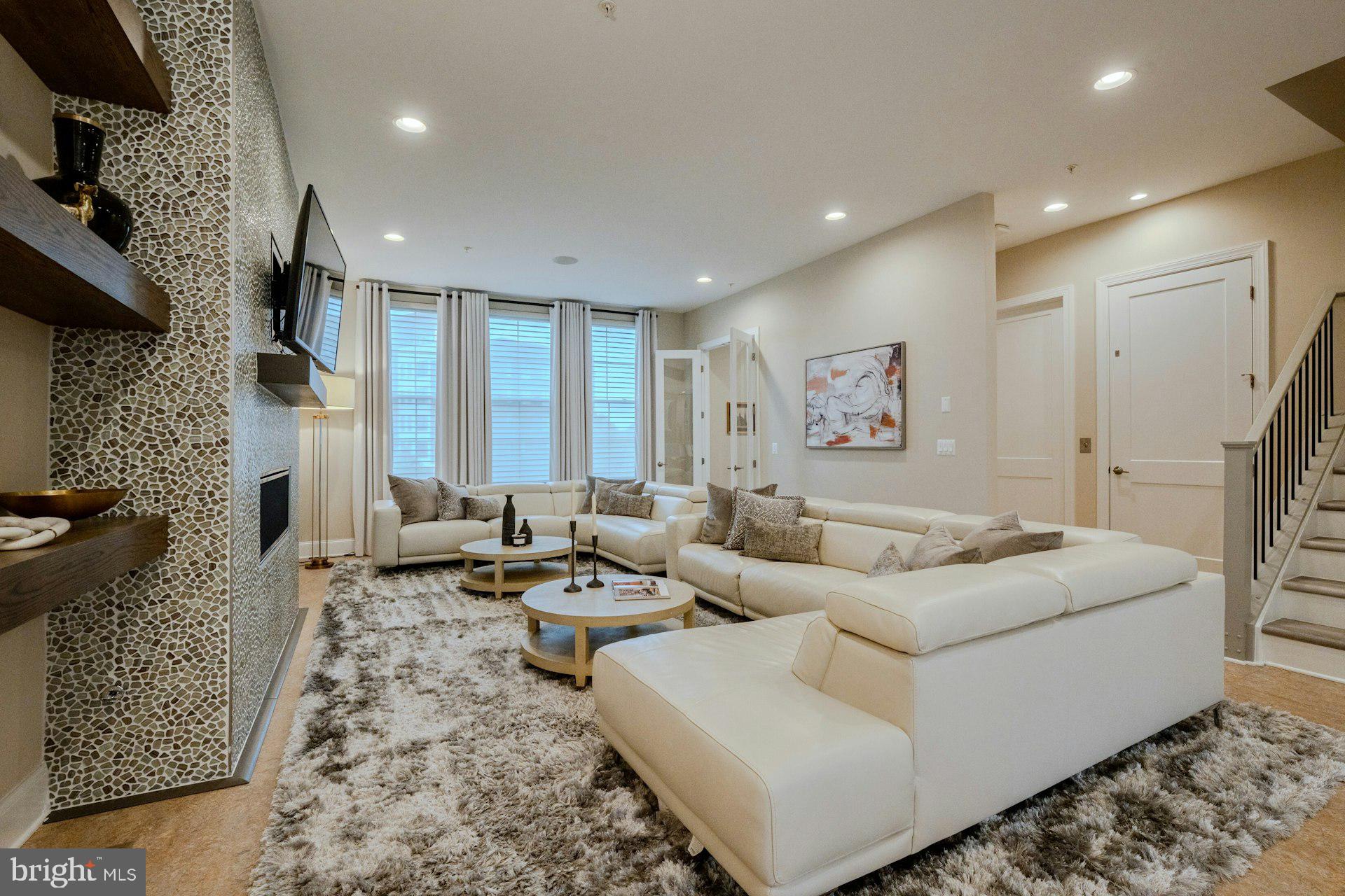 ONE LOUDOUN - Residential