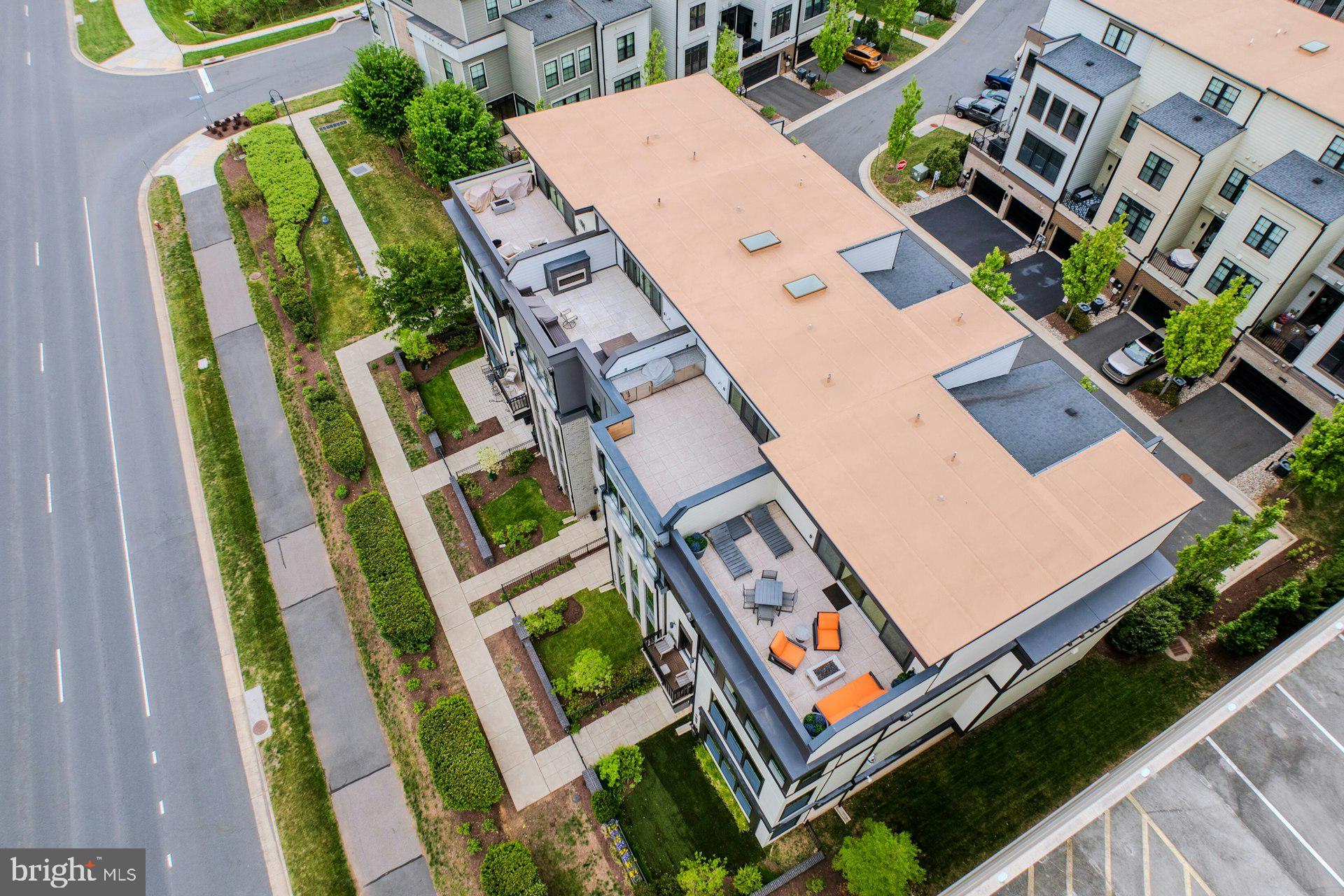 ONE LOUDOUN - Residential