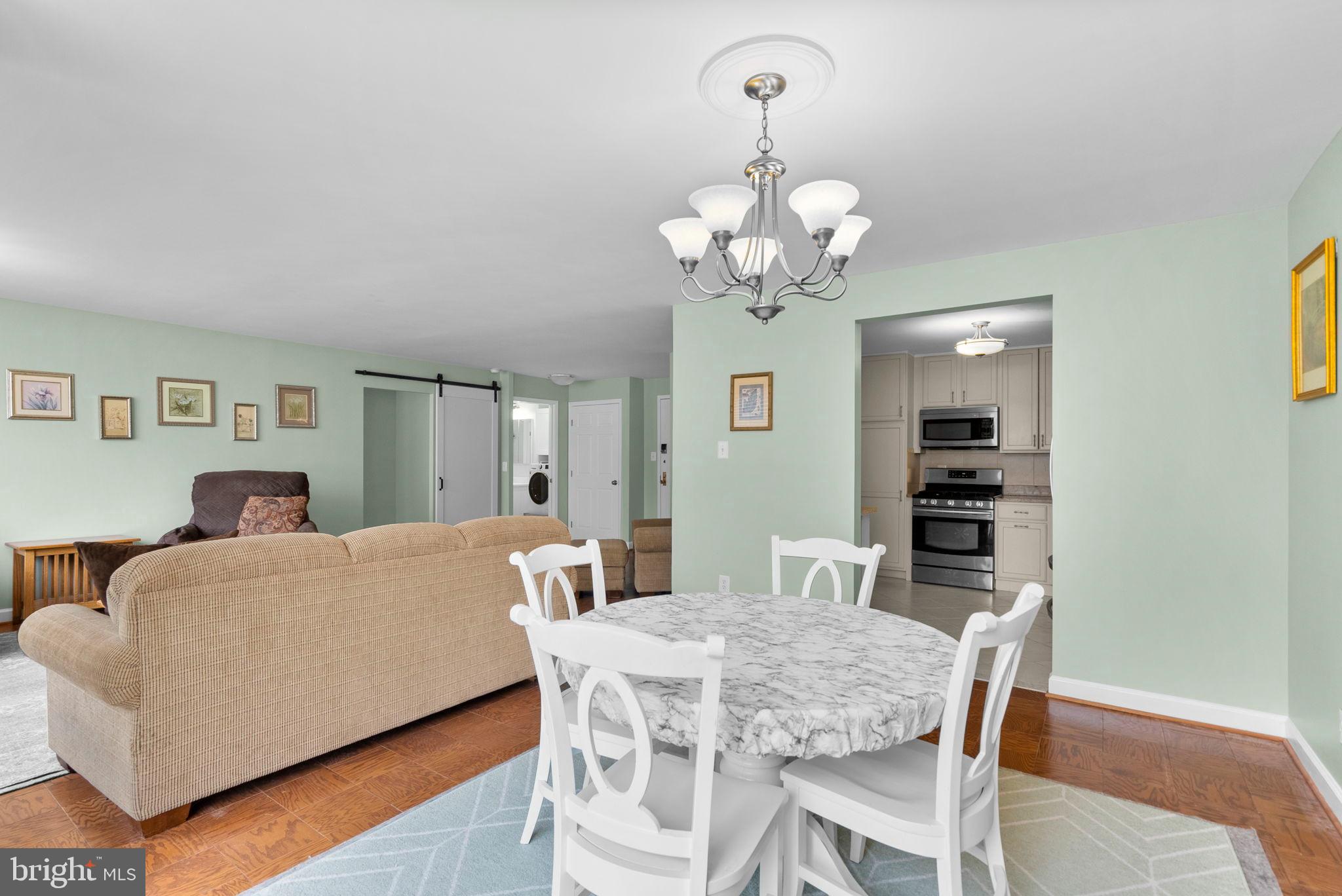 PROMENADE TOWERS - Residential