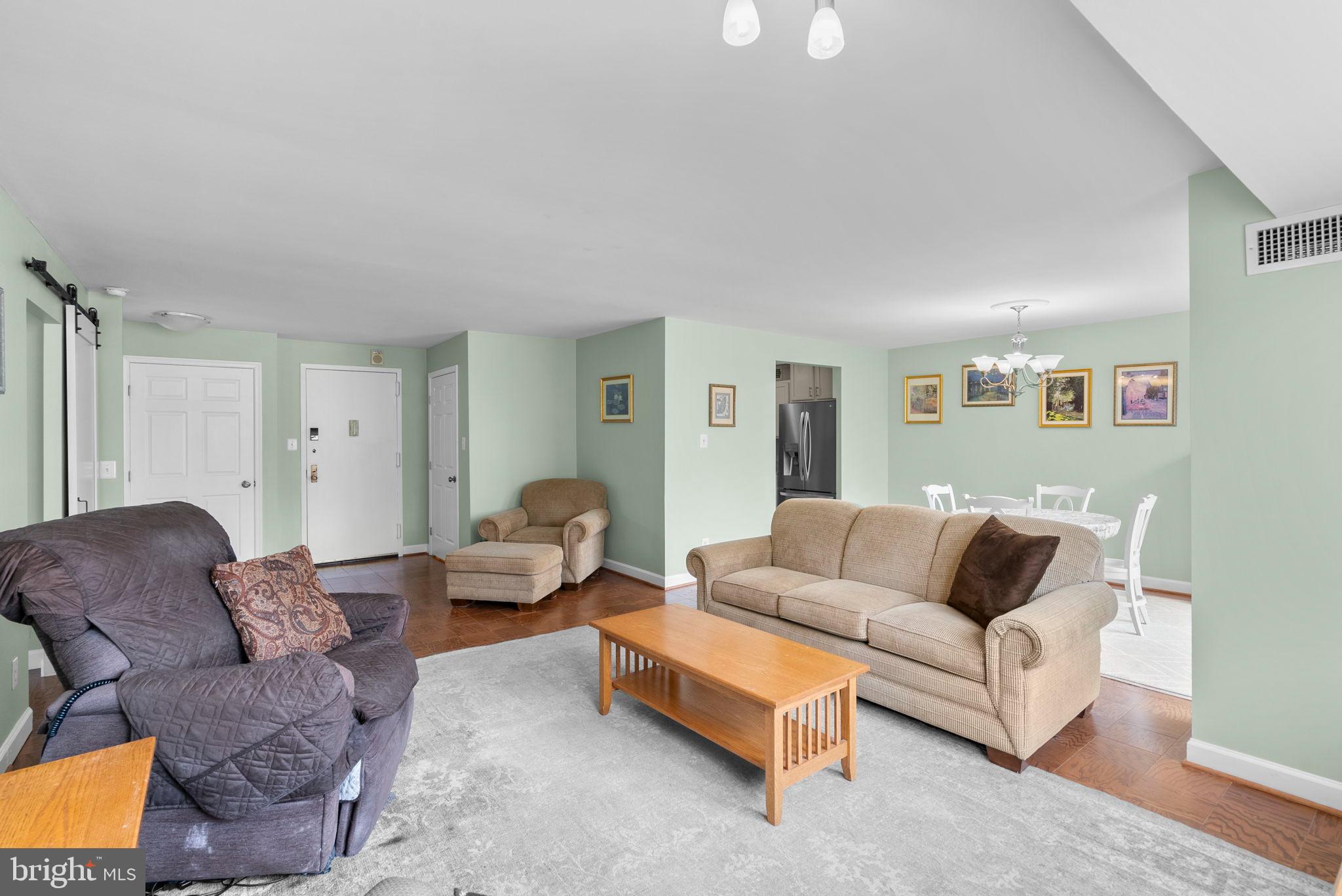 PROMENADE TOWERS - Residential