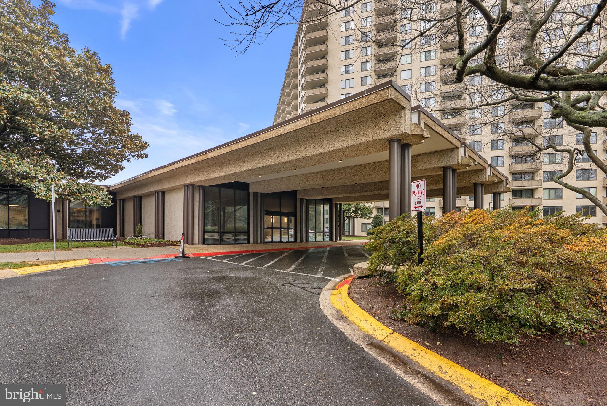 PROMENADE TOWERS - Residential