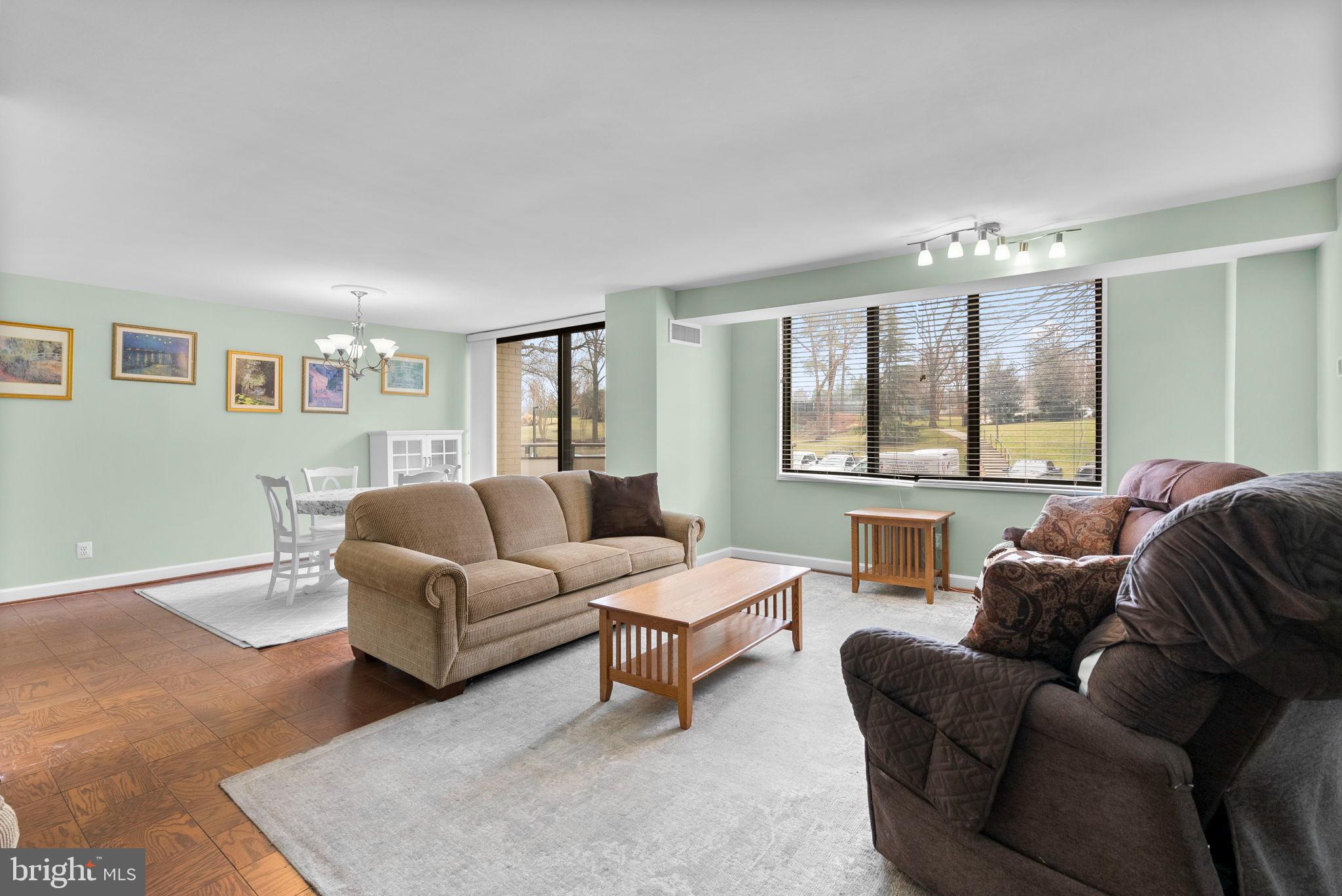 PROMENADE TOWERS - Residential