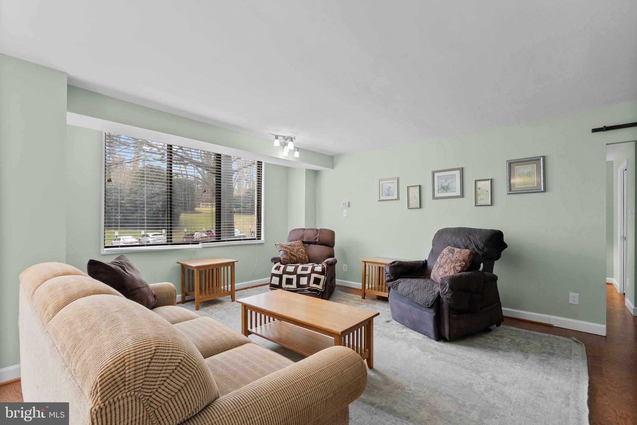 PROMENADE TOWERS - Residential