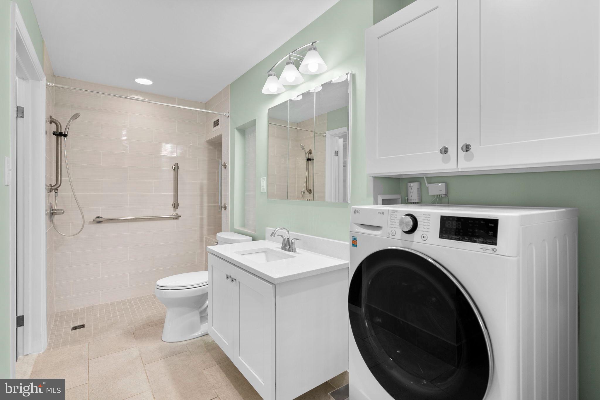 PROMENADE TOWERS - Residential