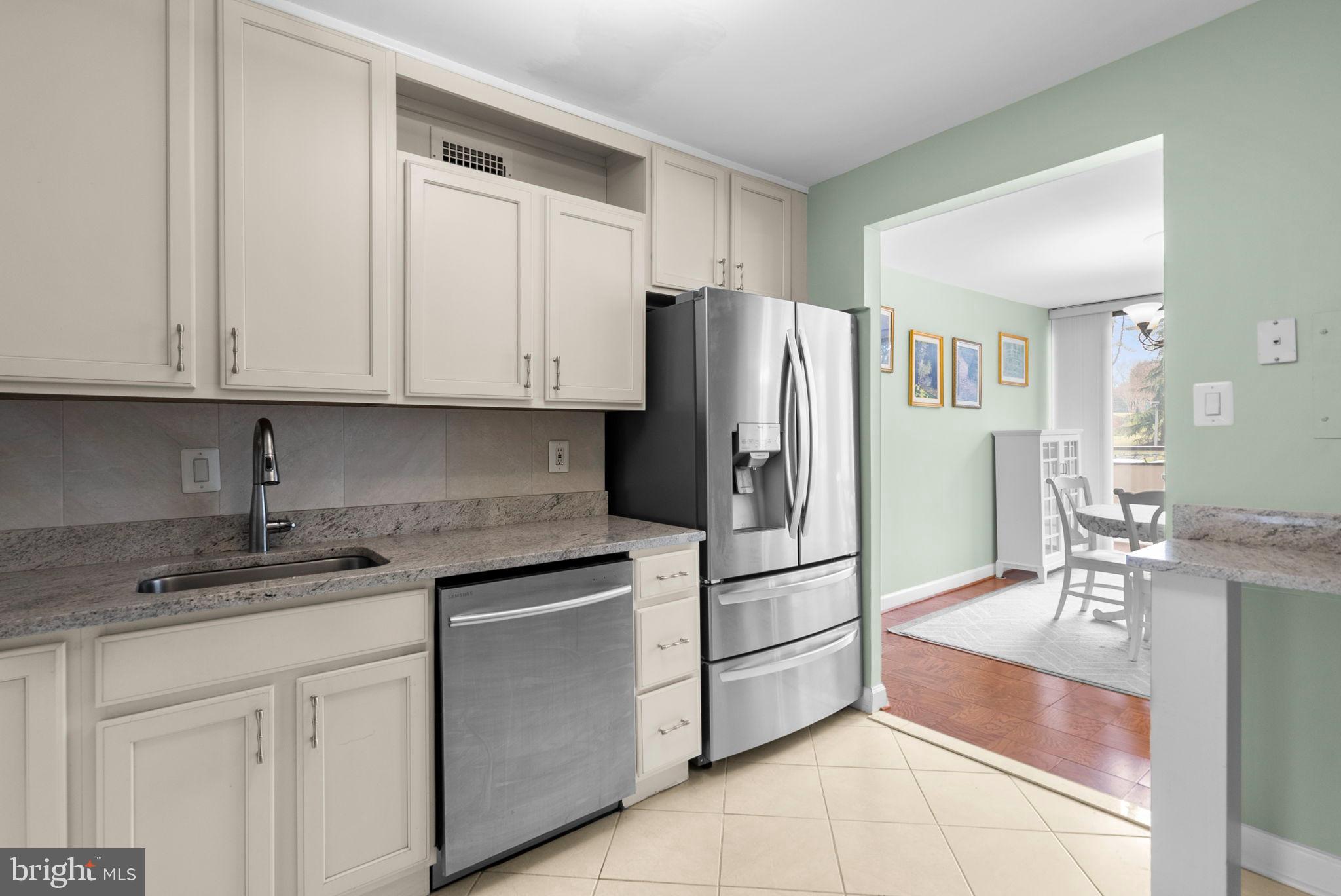 PROMENADE TOWERS - Residential