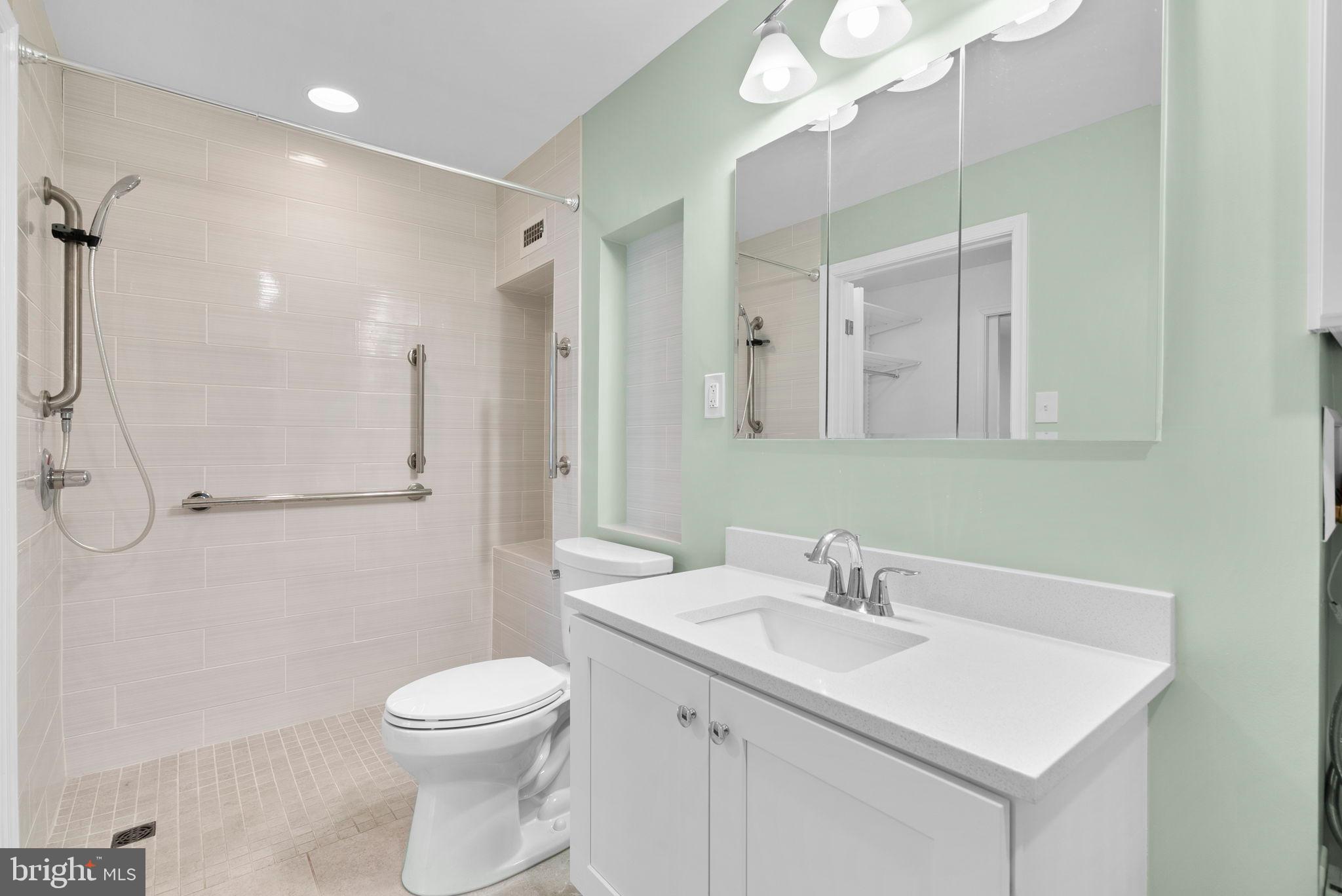 PROMENADE TOWERS - Residential