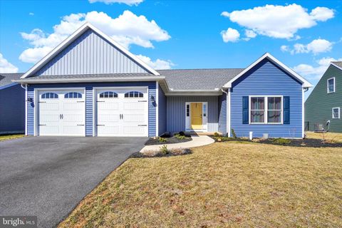 Photo of 124 Ridgefield Drive, ELIZABETHTOWN, PA 17022 (MLS # PALA2062996)