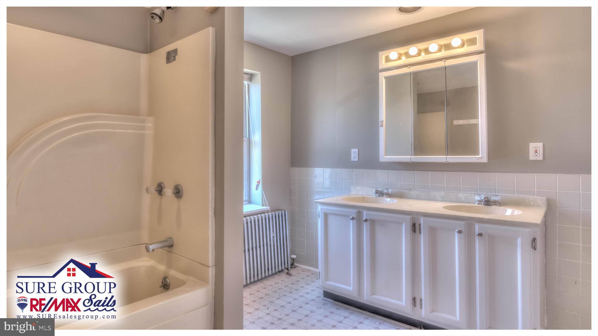 RIVERSIDE - Residential Lease