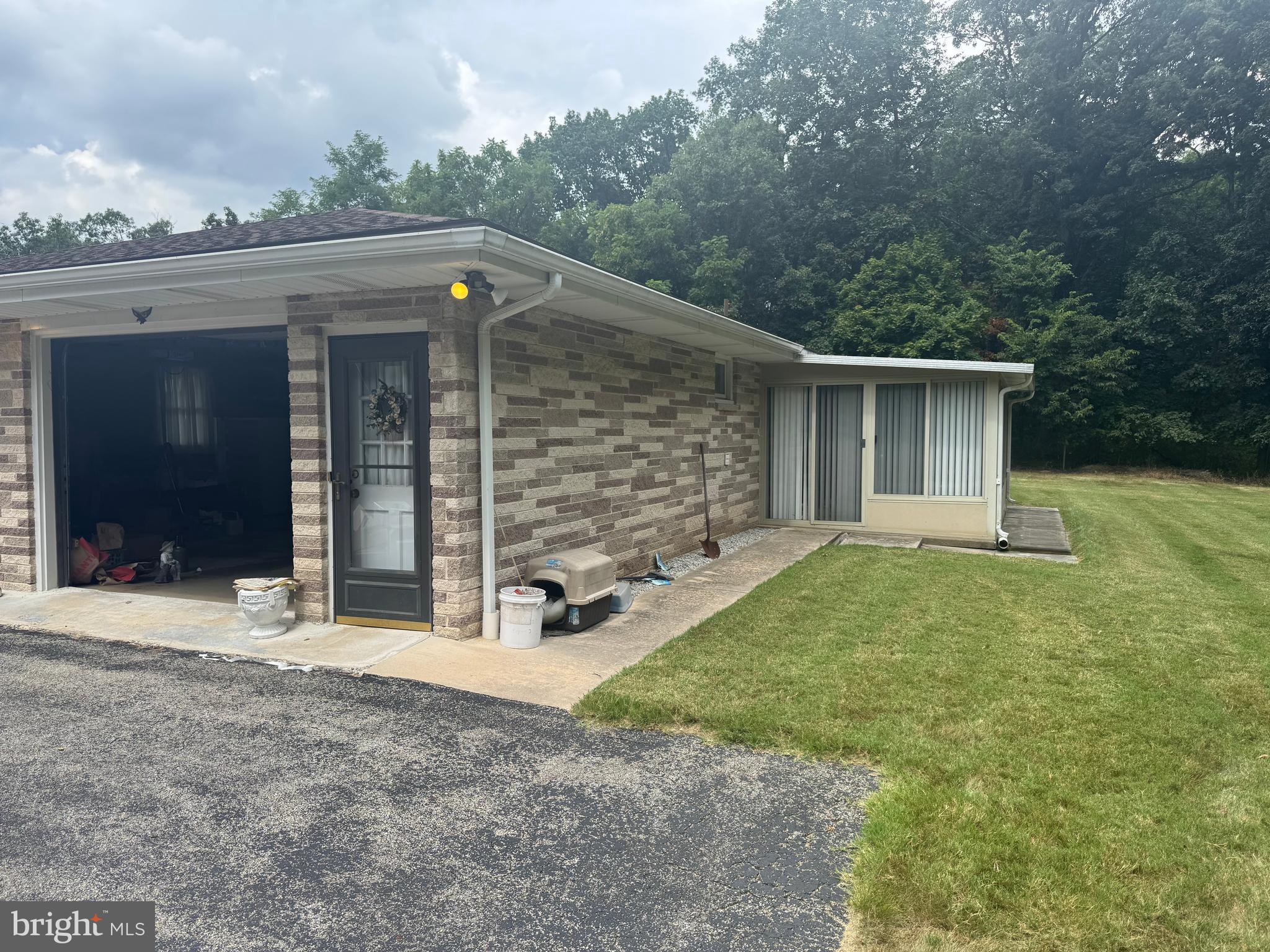 1500 RIDGE ROAD
