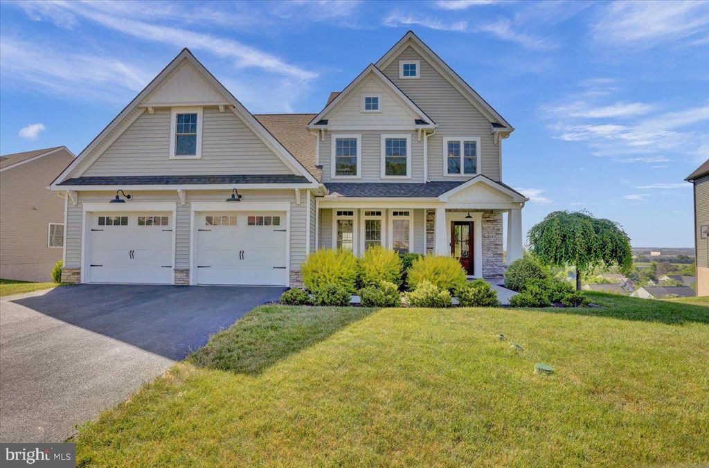 Photo of 647 GOLDEN EAGLE WAY, LANCASTER, PA 17601 (MLS # PALA2022506)