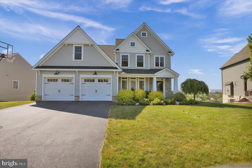 Photo of 647 GOLDEN EAGLE WAY, LANCASTER, PA 17601 (MLS # PALA2022506)