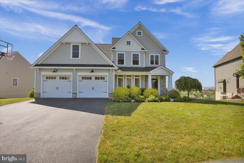 Photo of 647 GOLDEN EAGLE WAY, LANCASTER, PA 17601 (MLS # PALA2022506)