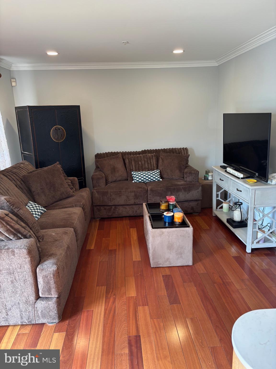 COURTLAND MANOR - Residential